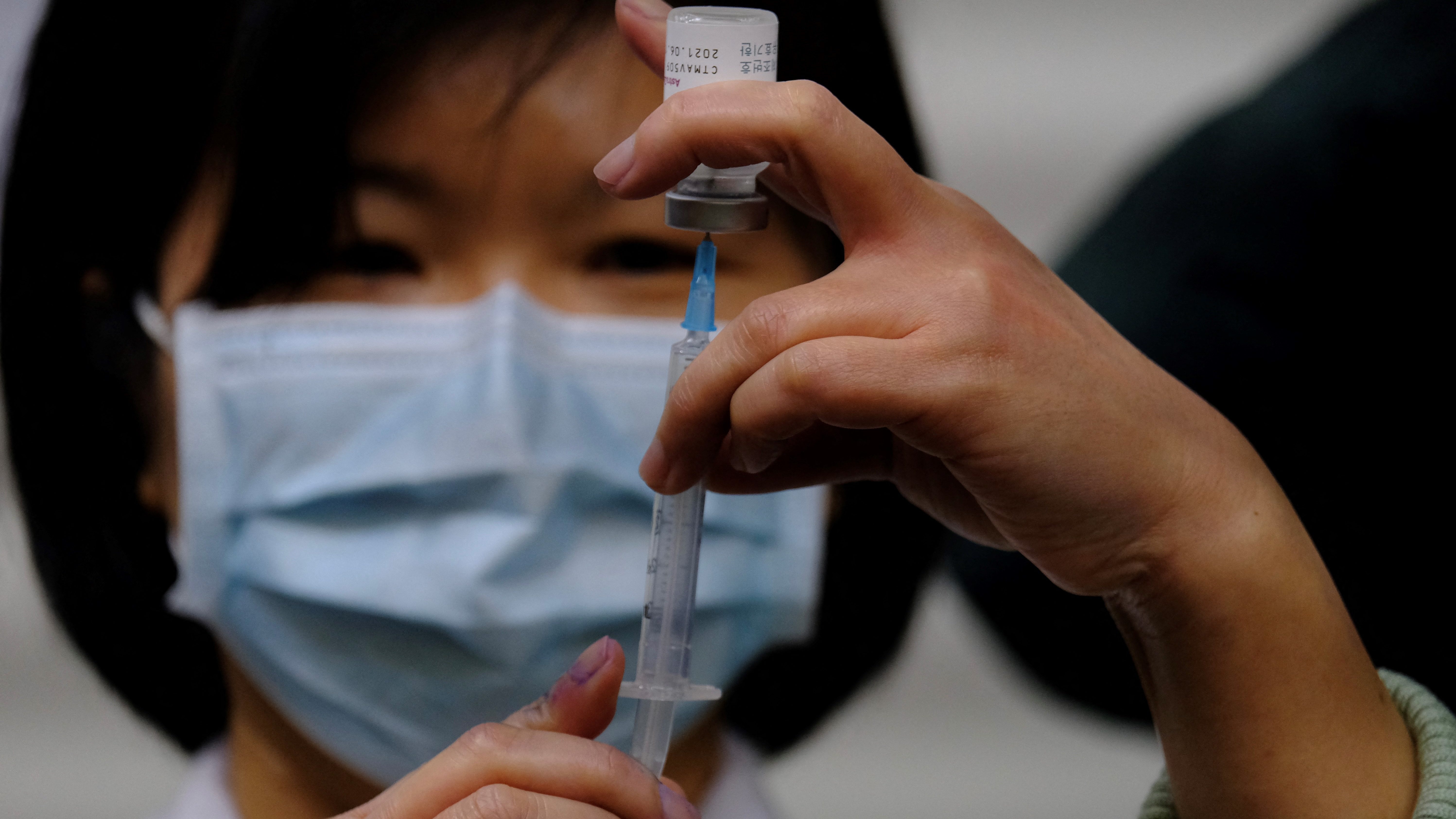 Oltani kezdtek a 24 milliós Tajvanban, ahol a járvány kezdete óta 10 ember halt meg koronavírusban