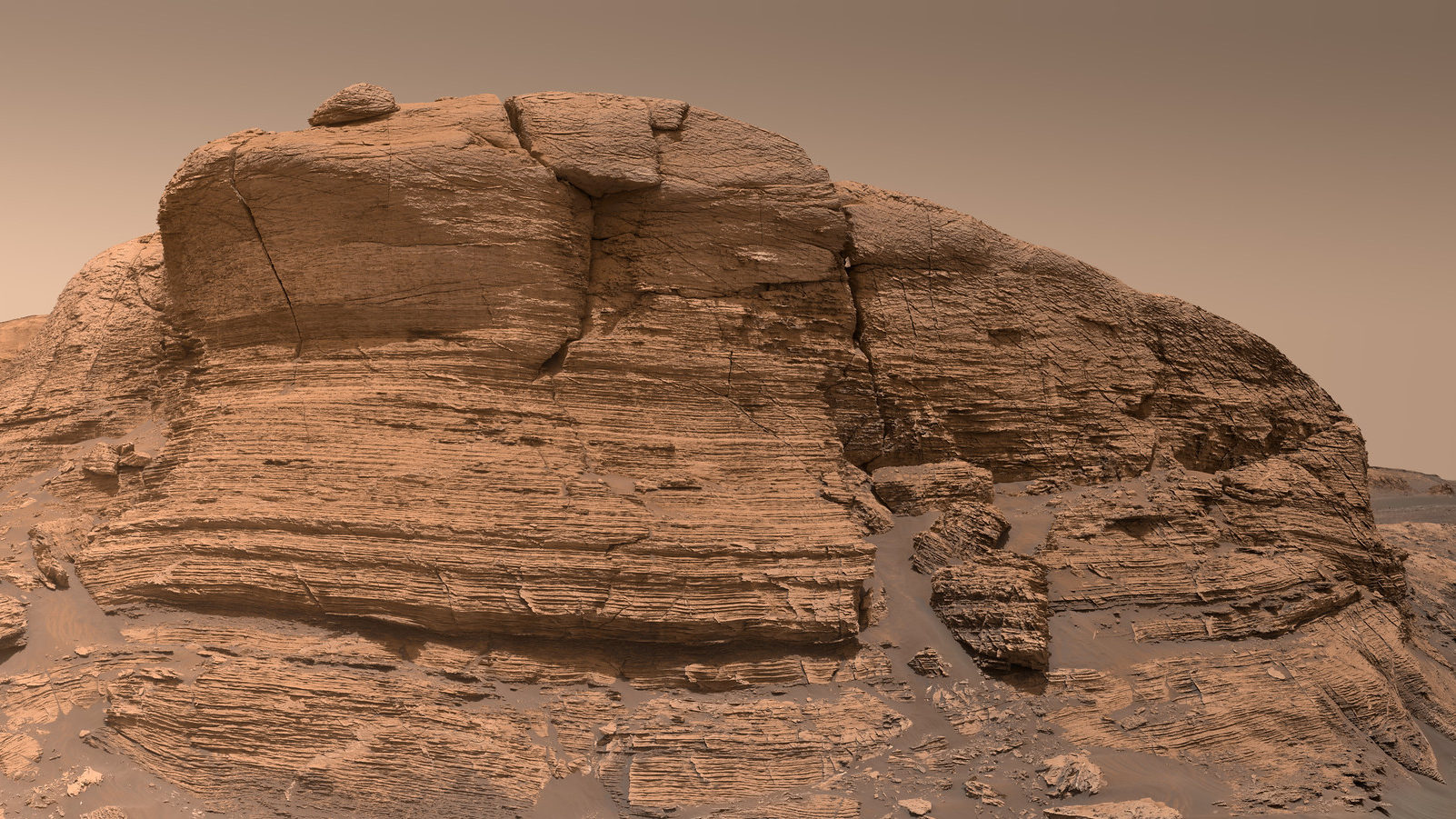 Káprázatos felvételek készültek a Mars westernbe illő tájáról