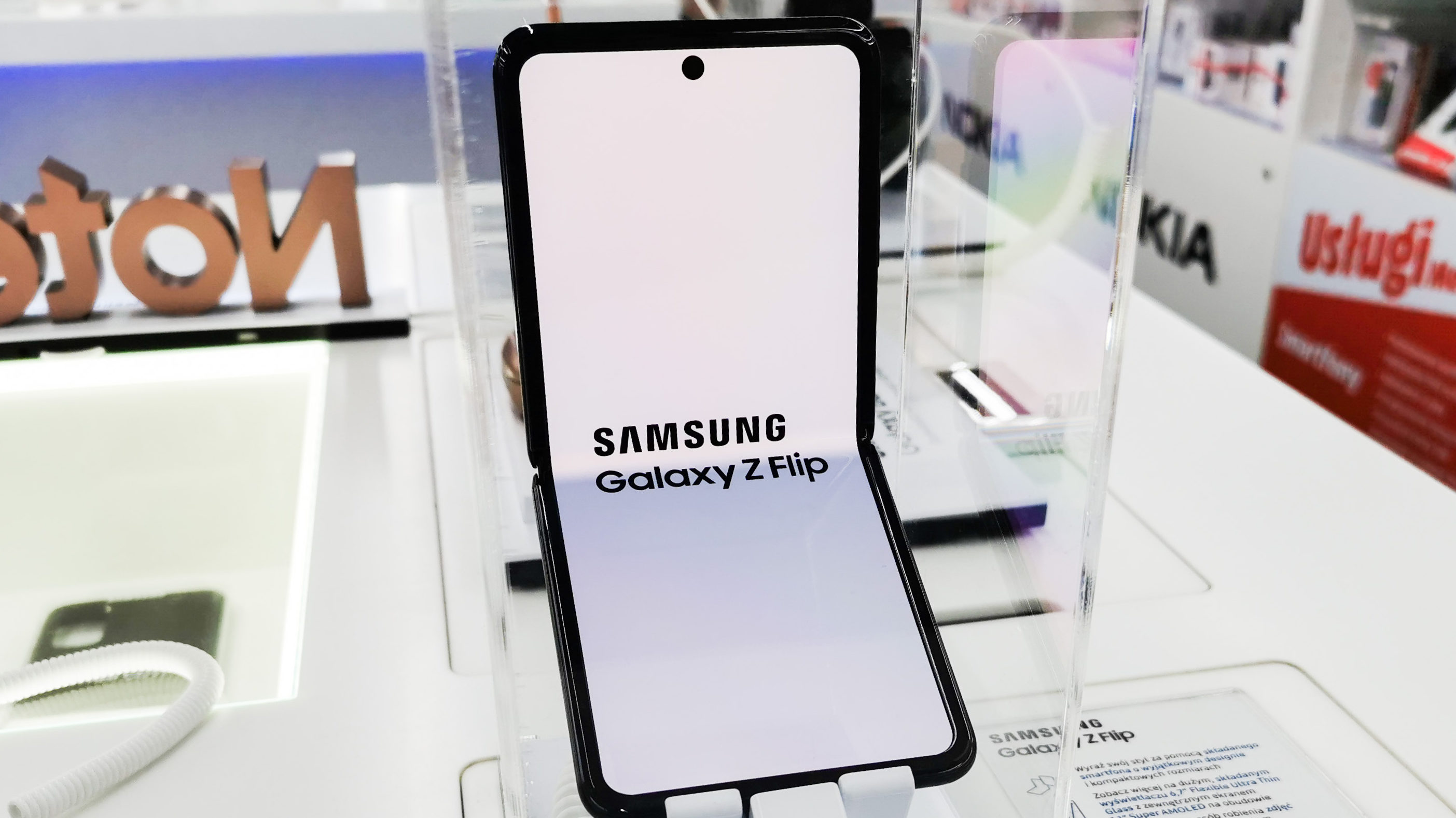 Duplán hajtható mobillal rukkolhat elő a Samsung