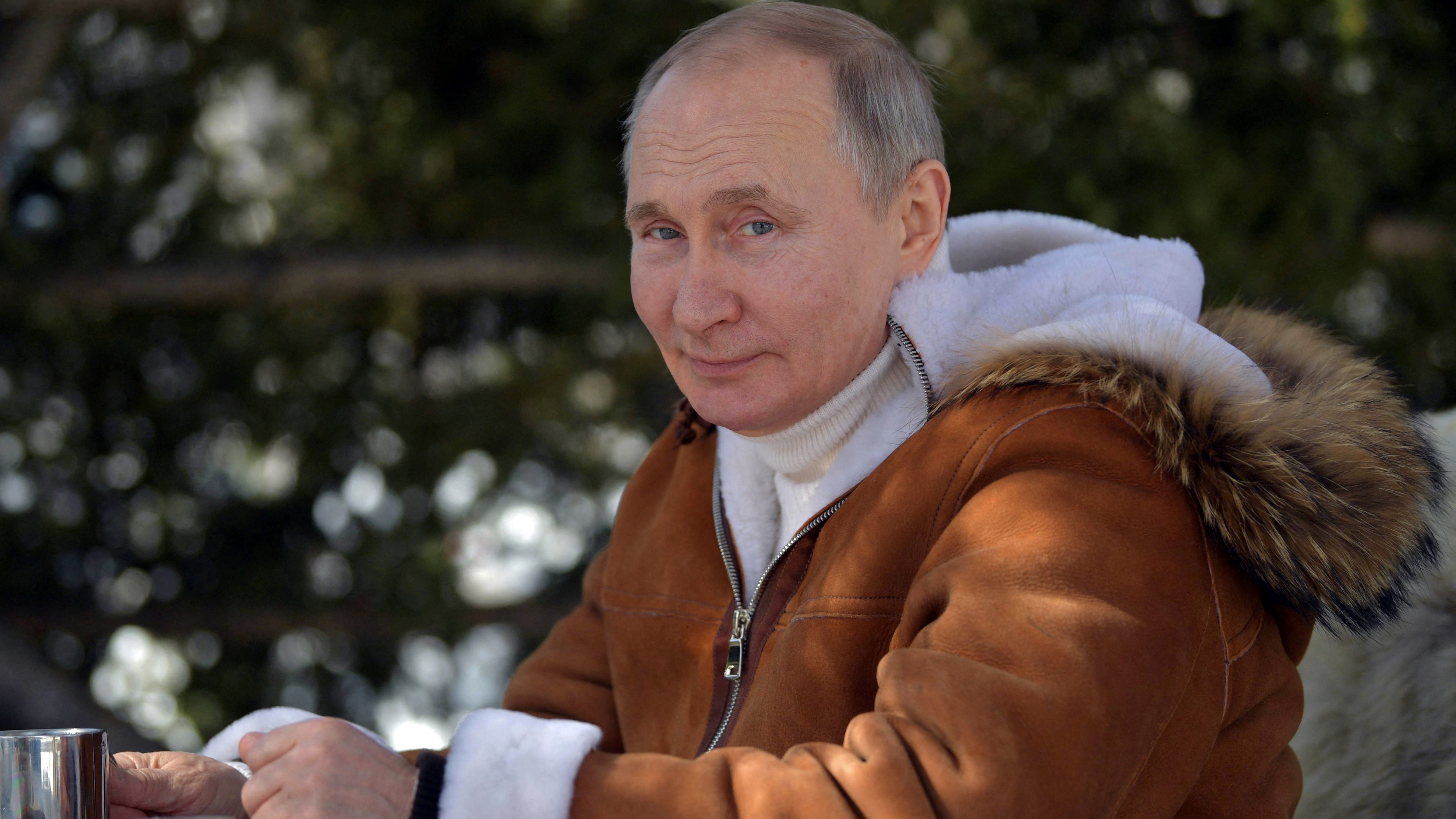 Beoltották Putyint, de nem mondják meg, melyik orosz vakcinával