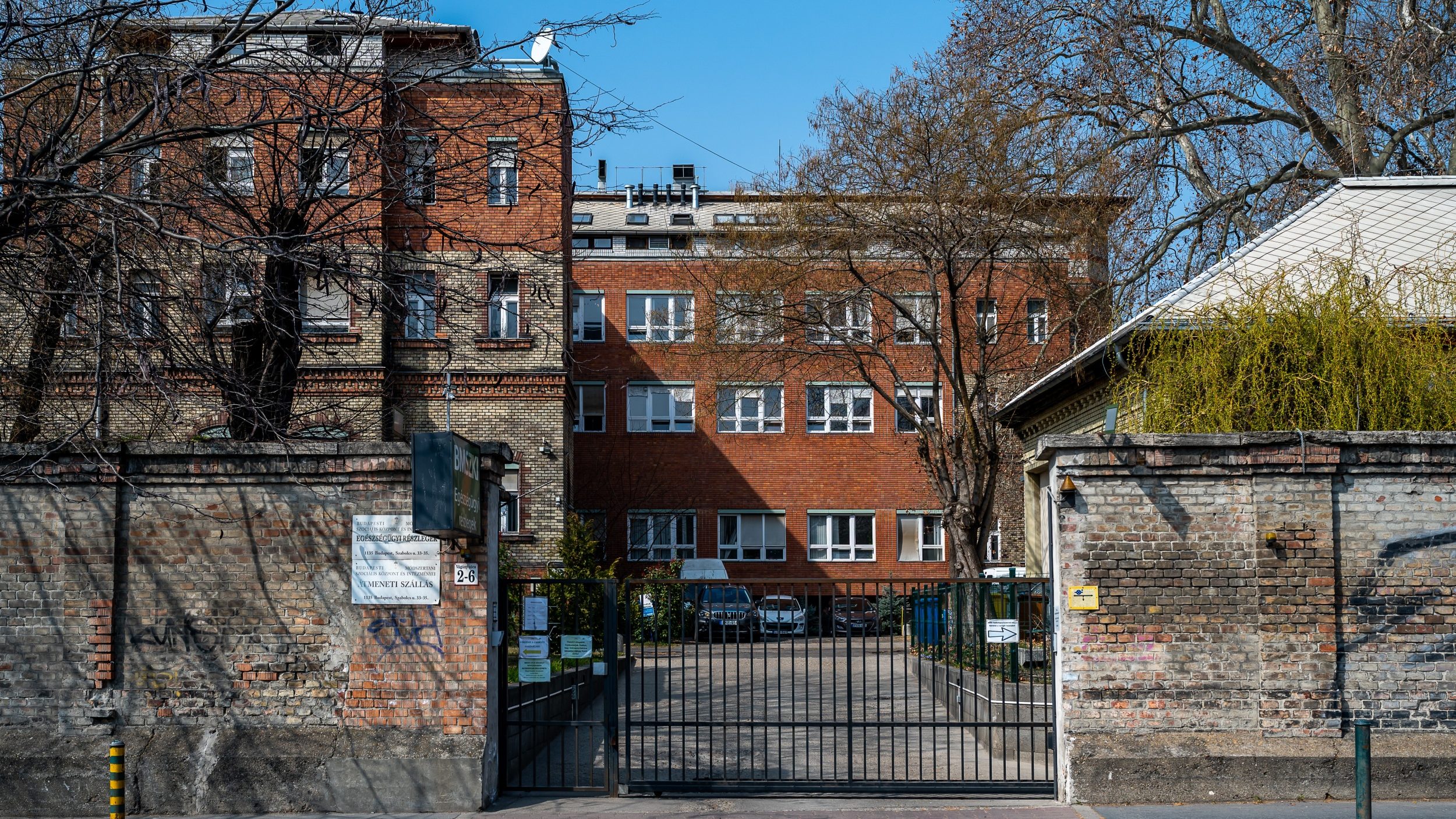 Hajléktalanellátó szervezetek tiltakoznak a hajléktalankórház bezárása ellen