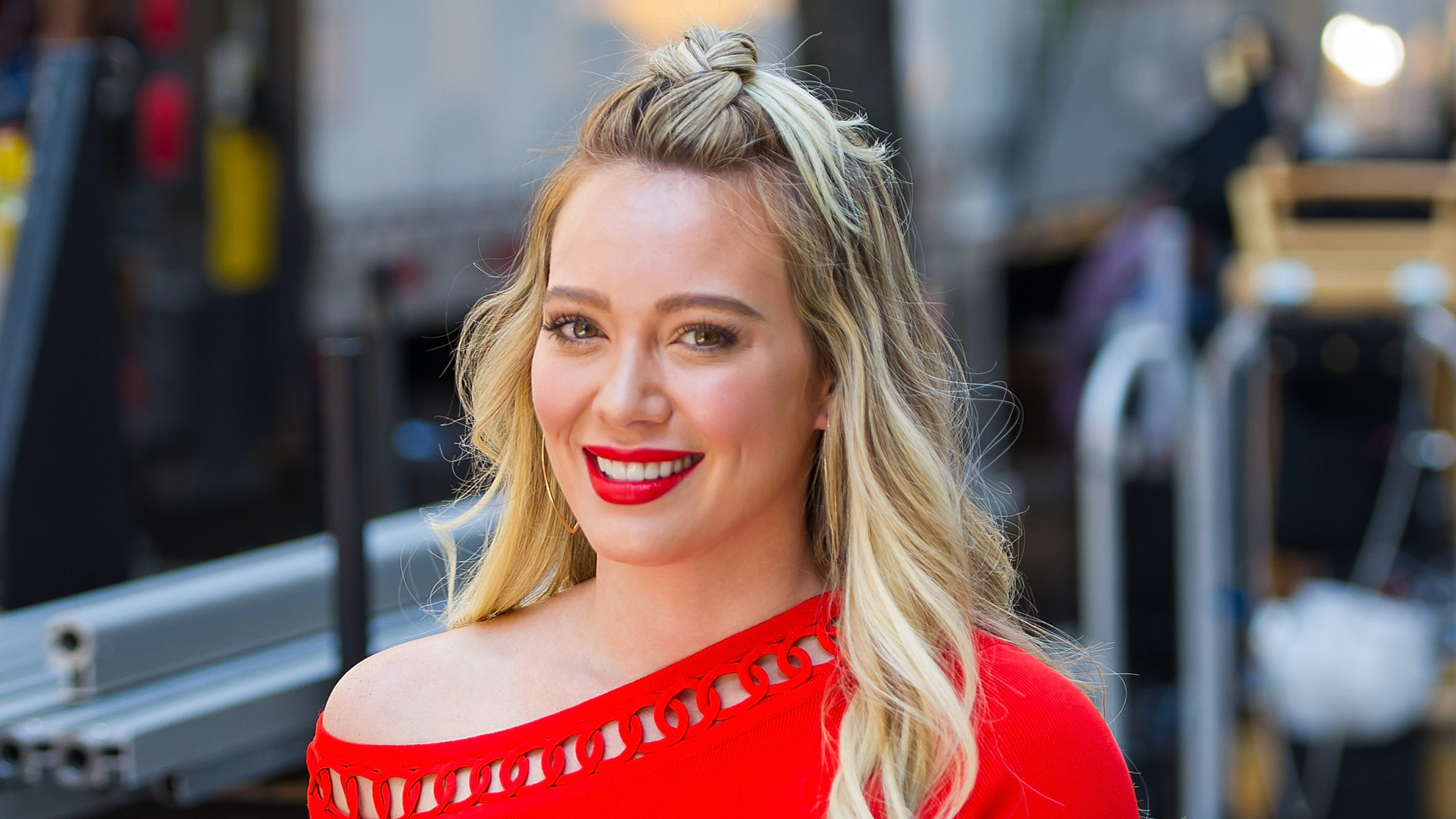 Hilary Duff egy héttel a szülés után megmutatta gyerekét