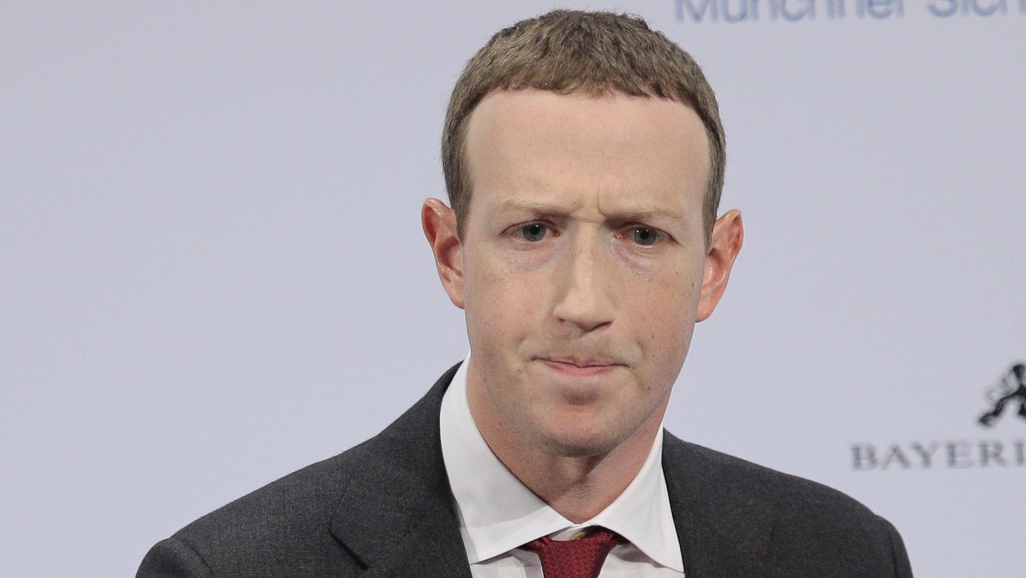 Még Zuckerberg facebookos adatai is kiszivárogtak