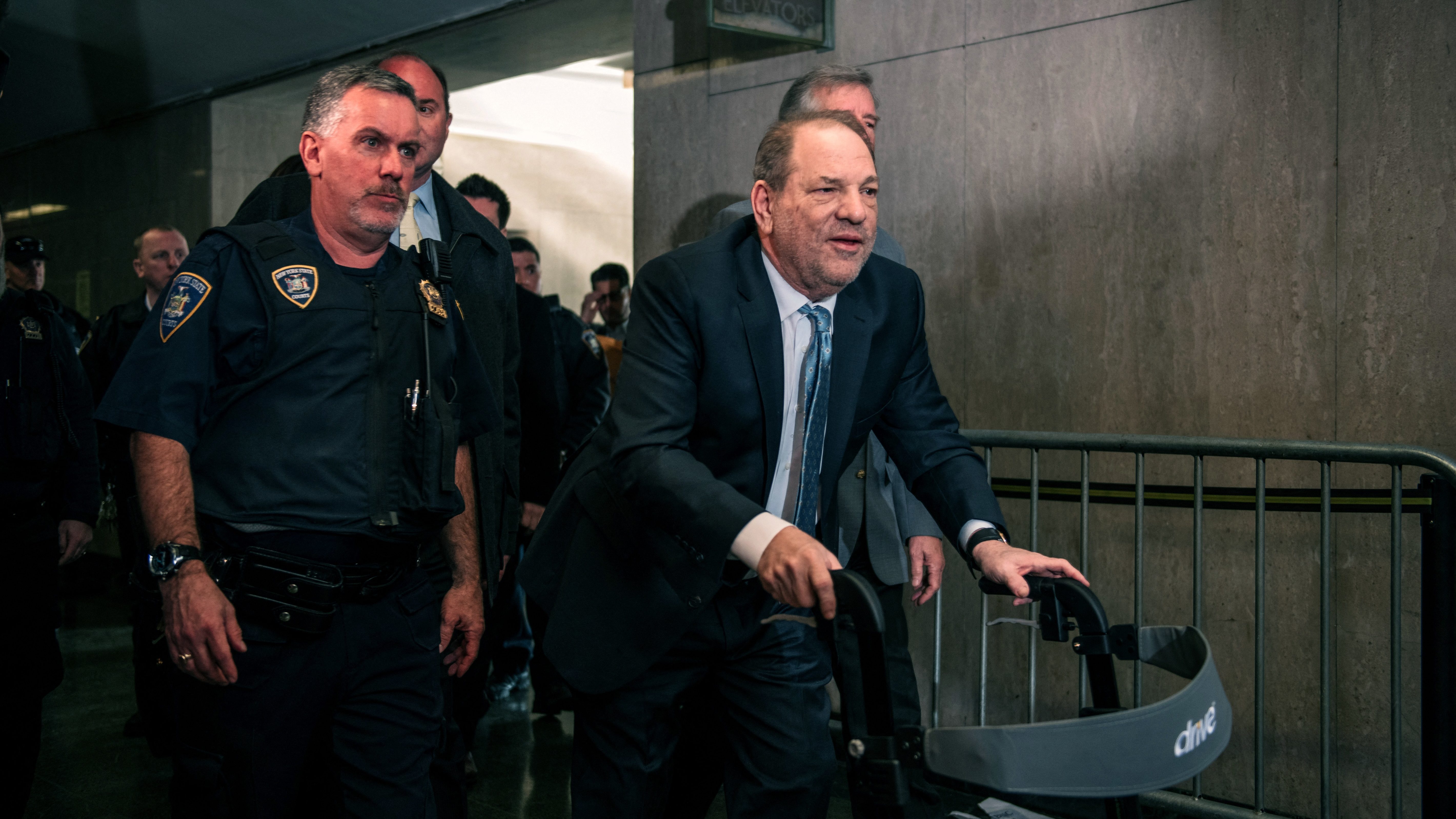 Fellebbezést nyújtott be a nemi erőszak miatt börtönben ülő Harvey Weinstein