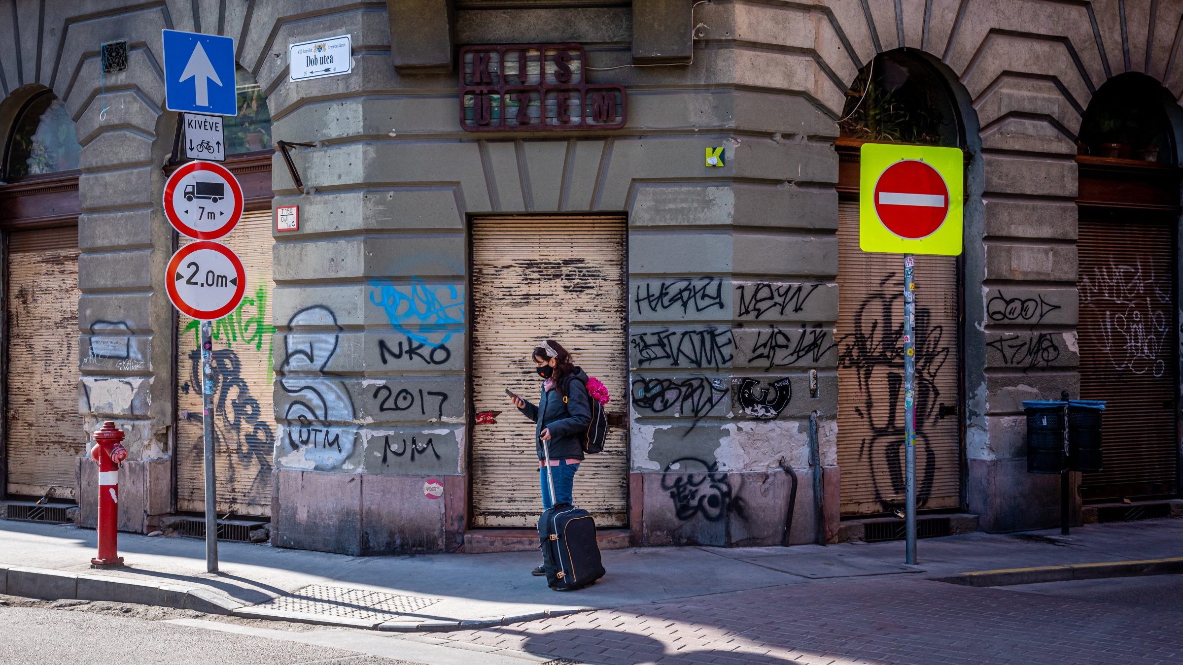 Szakértő: most nem nyitni kéne, hanem két hétre lezárni