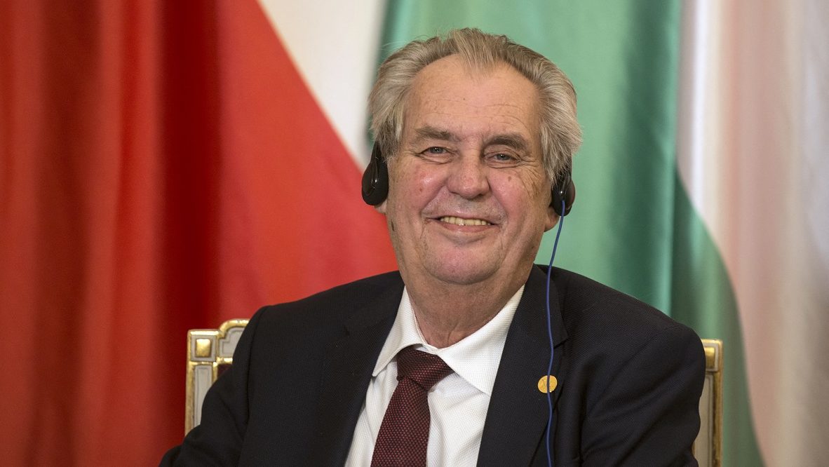 Kerekesszéket használ ezentúl Milos Zeman cseh államfő