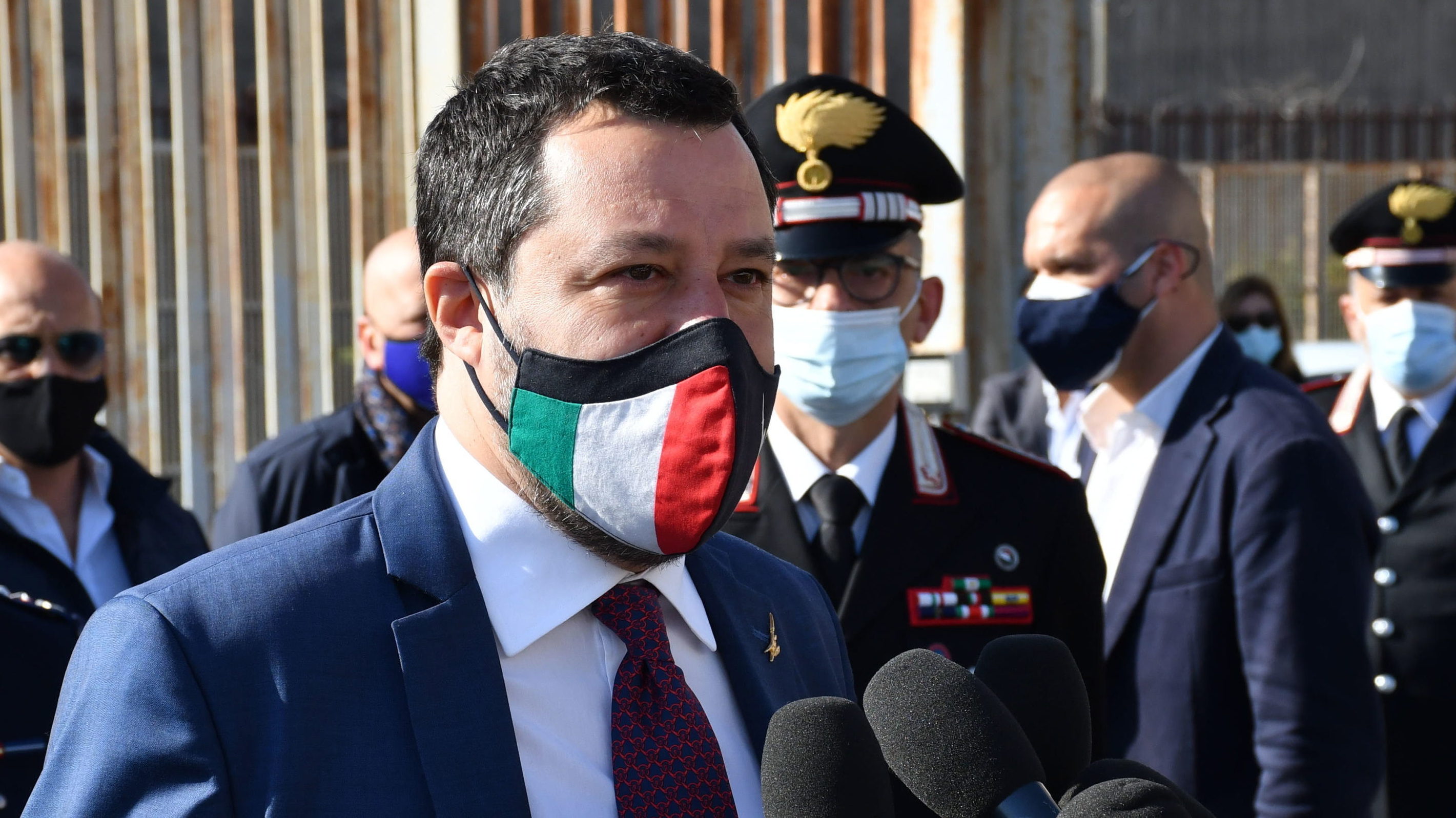 Vádlottként kell bíróság elé állnia Matteo Salvininek