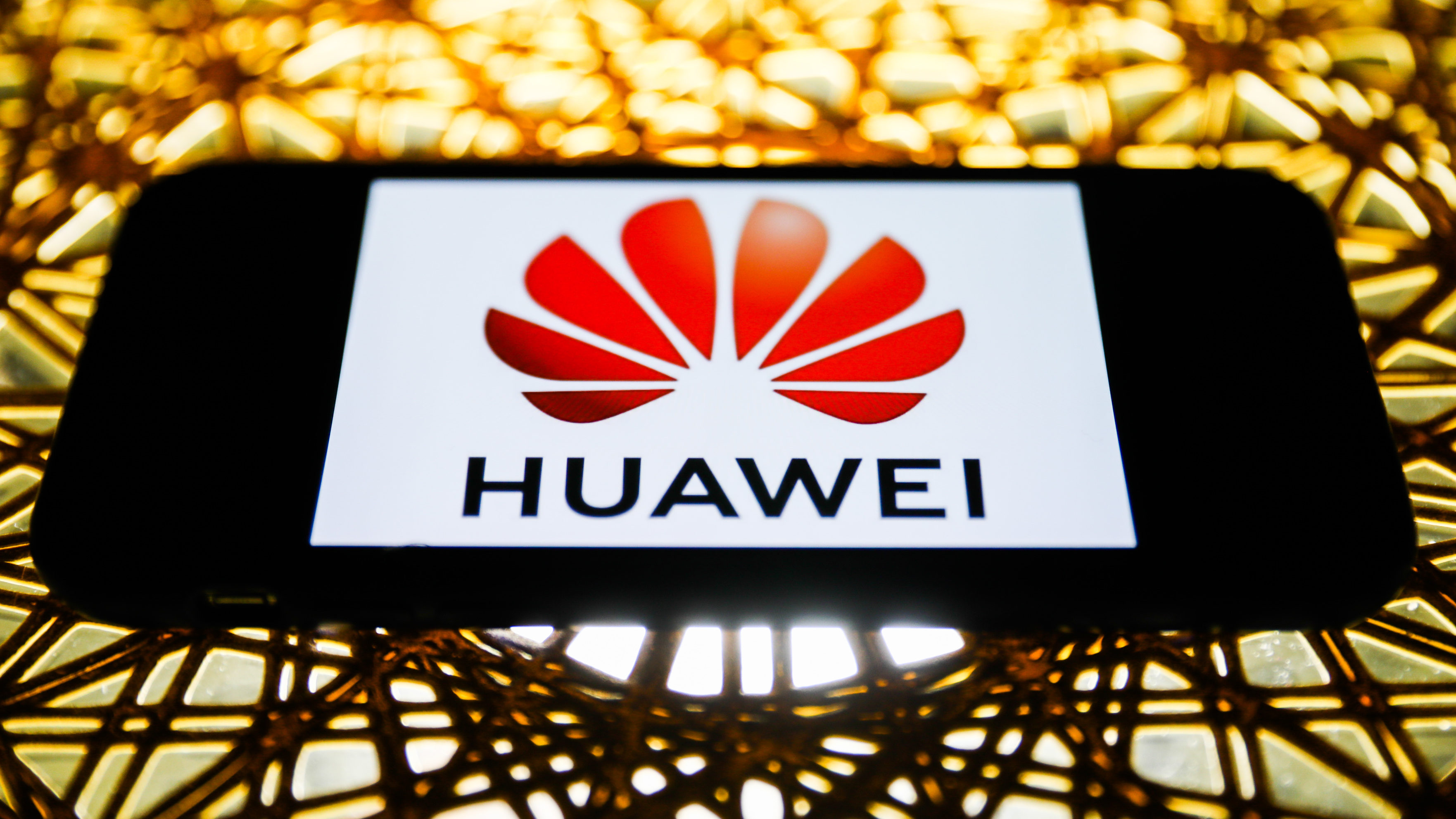 Holland sajtó: a Huawei lehallgathatta egy távközlési vállalat ügyfeleit