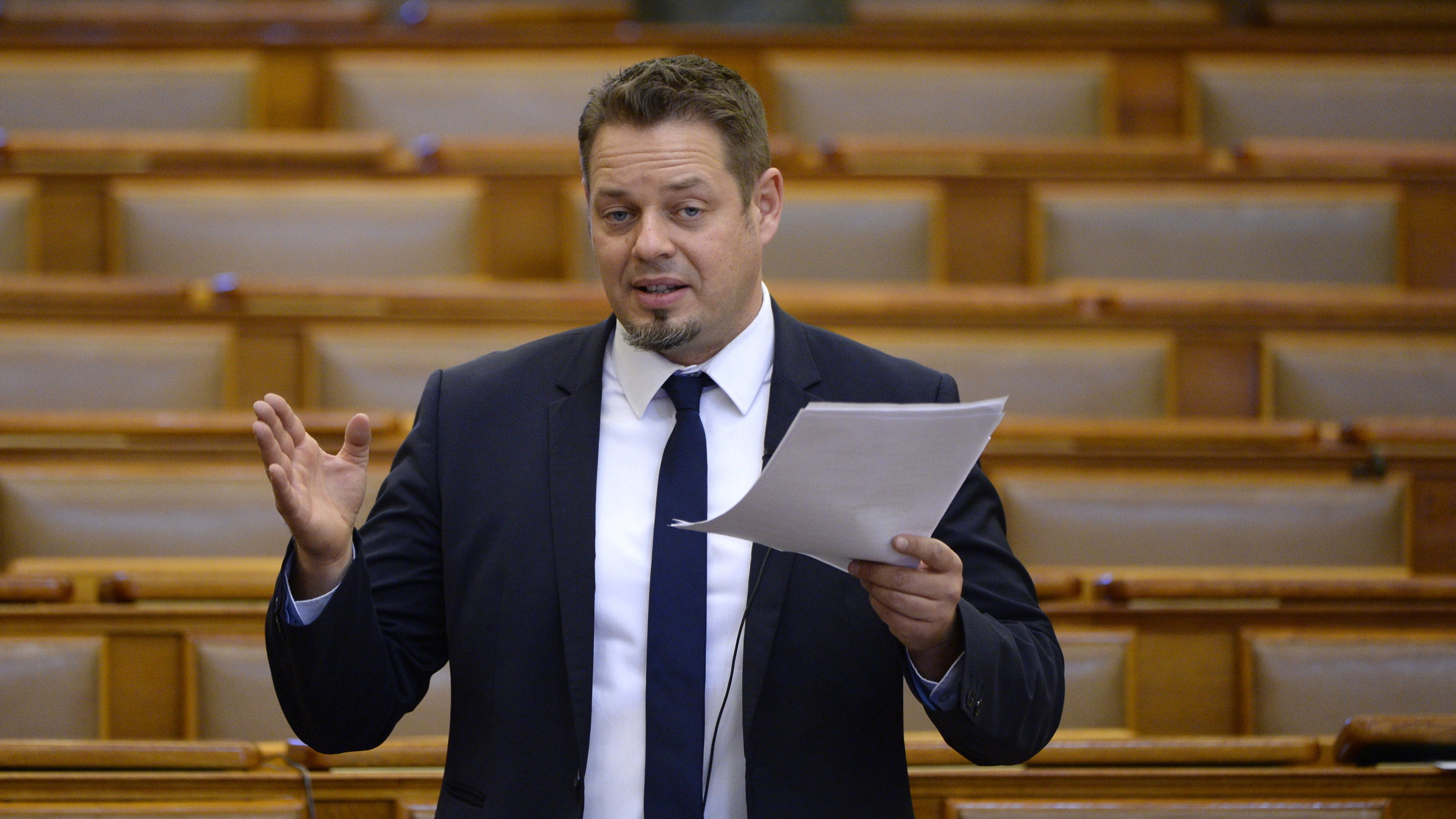 A külföldön élő magyarok levélszavazását lehetővé tévő javaslatot nyújt be az LMP