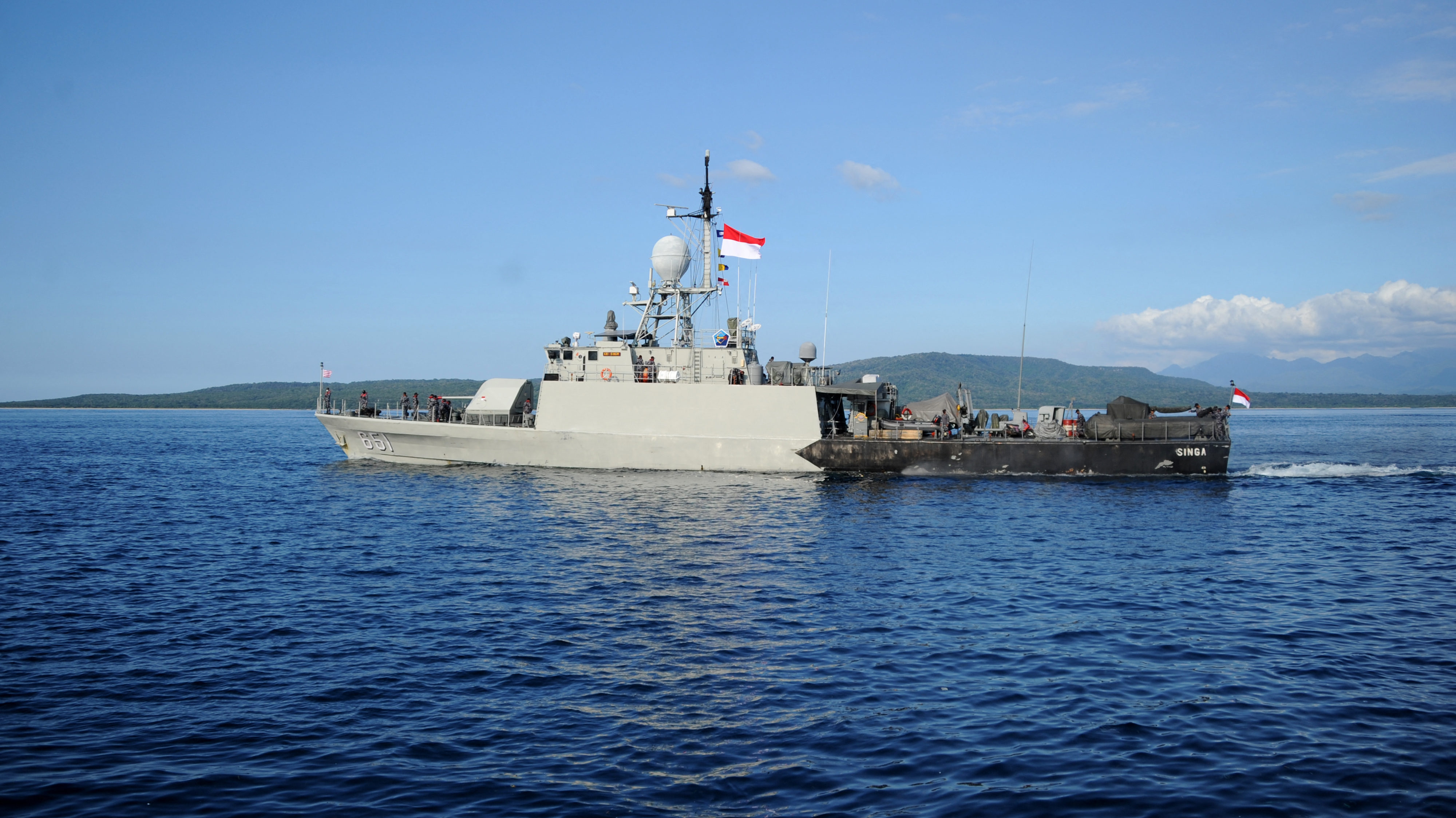 Roncsokat találtak az eltűnt indonéz tengeralattjáróról