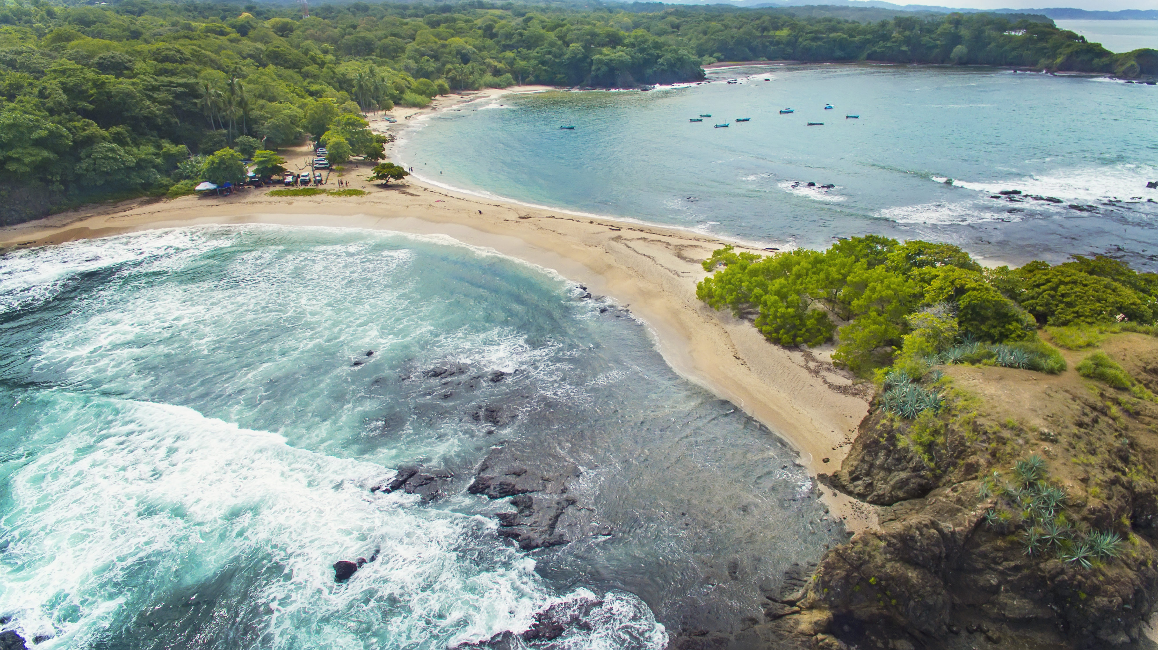 Eltiltották a tanítástól, mert sztriptízbárba vitte a diákjait egy Costa Rica-i kiránduláson