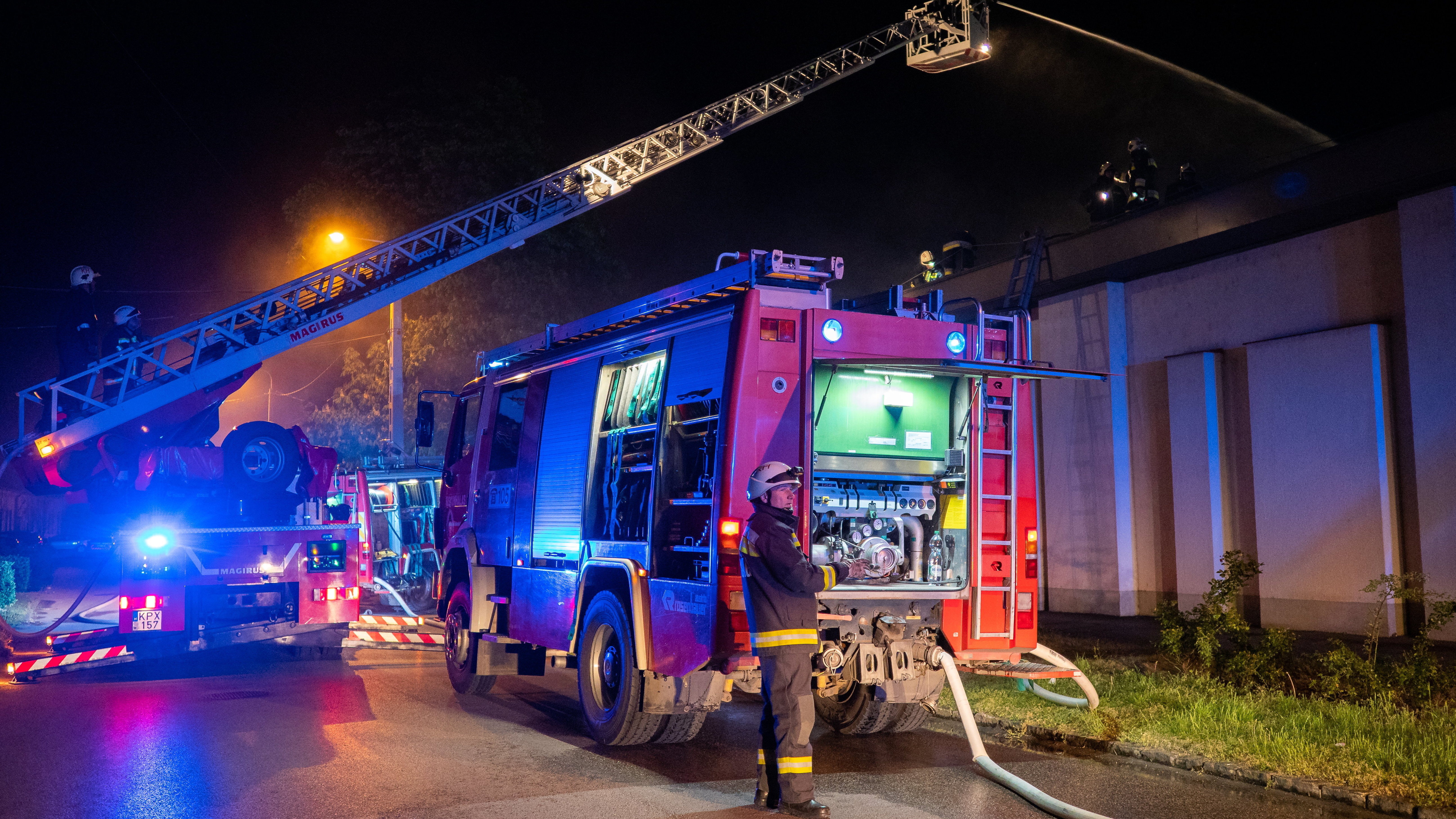 Kigyulladt egy áruház raktára Kiskunmajsán