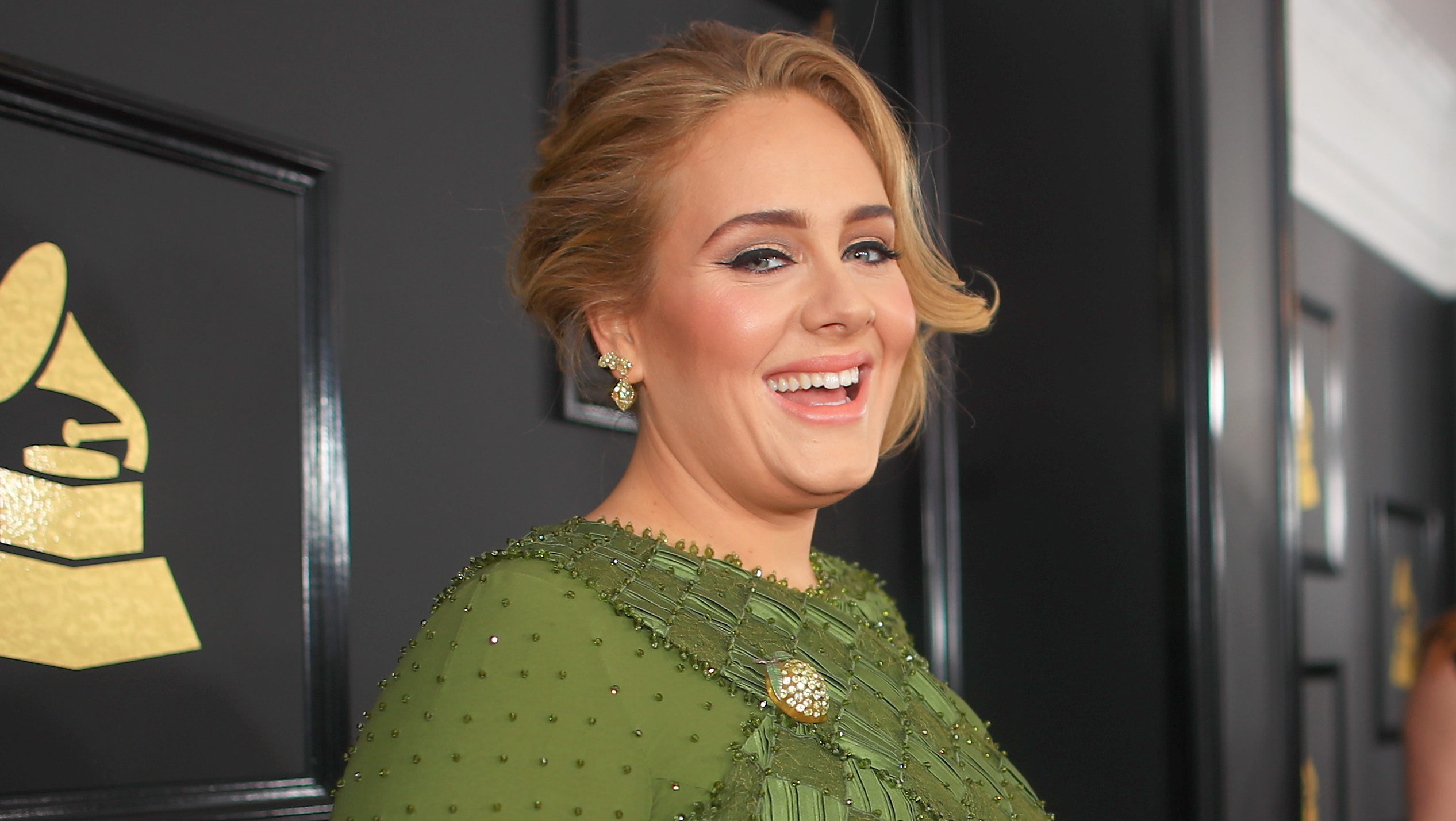 Adele 33 éves lett, ezért több hónapnyi kihagyás után megmutatta magát