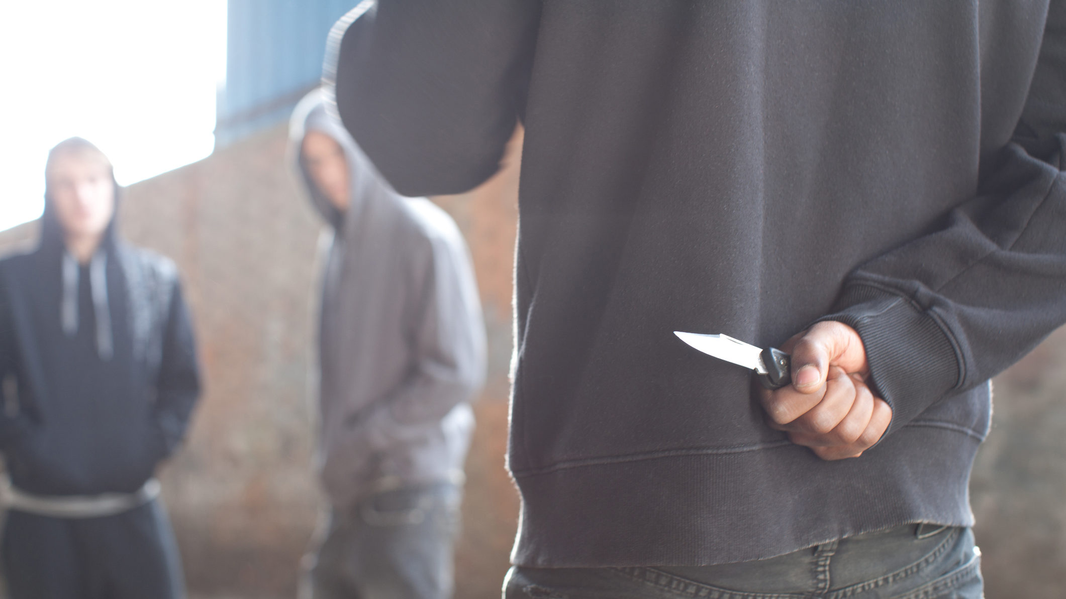 Tömegverekedés volt egy csongrádi vendéglőnél, vascső, husáng, lapát és kés is előkerült