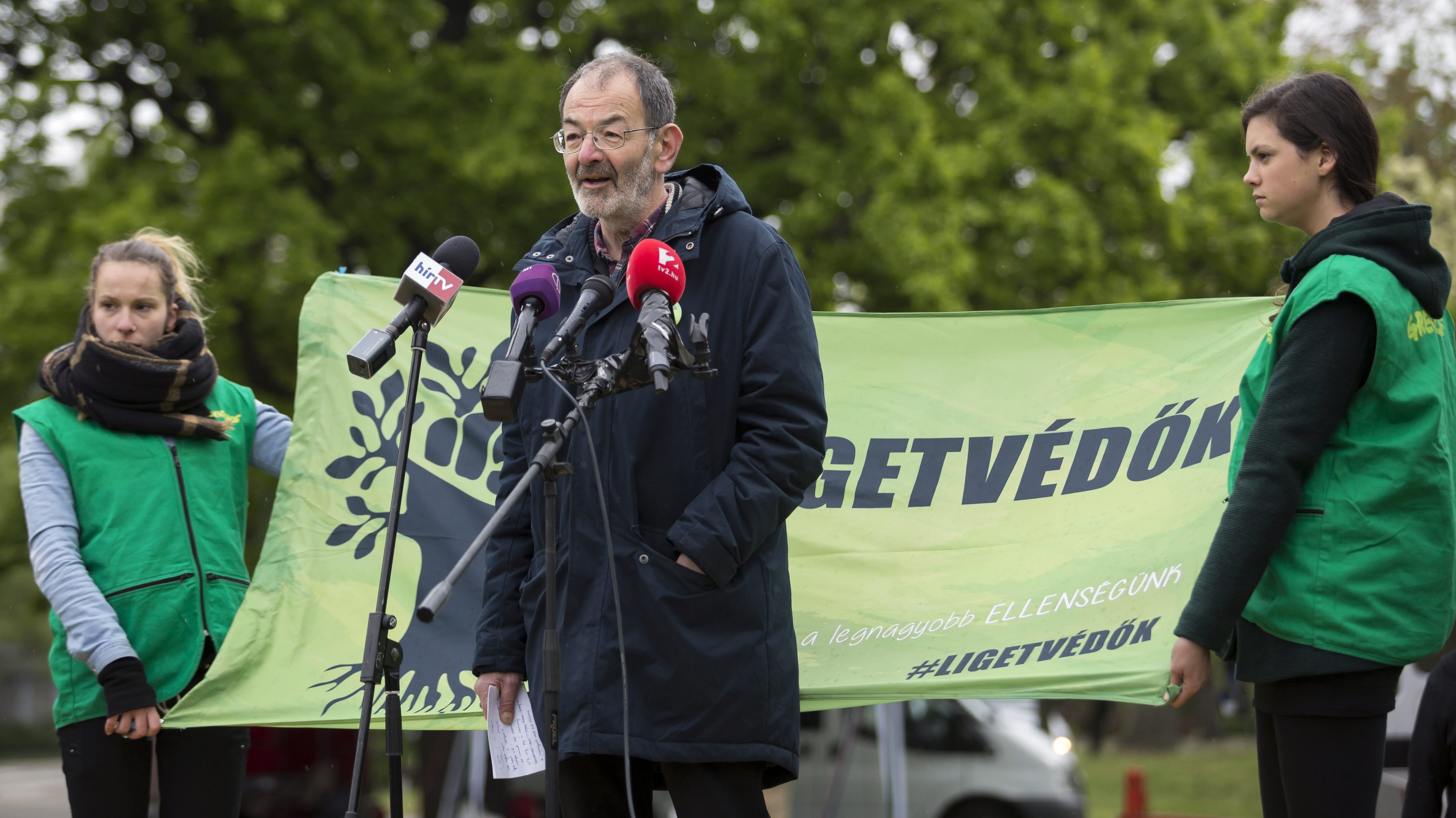 Lányi András: Ezek a szerencsétlen vírusok azért képezték át magukat emberevőnek, mert az állatvilágot kipusztítottuk