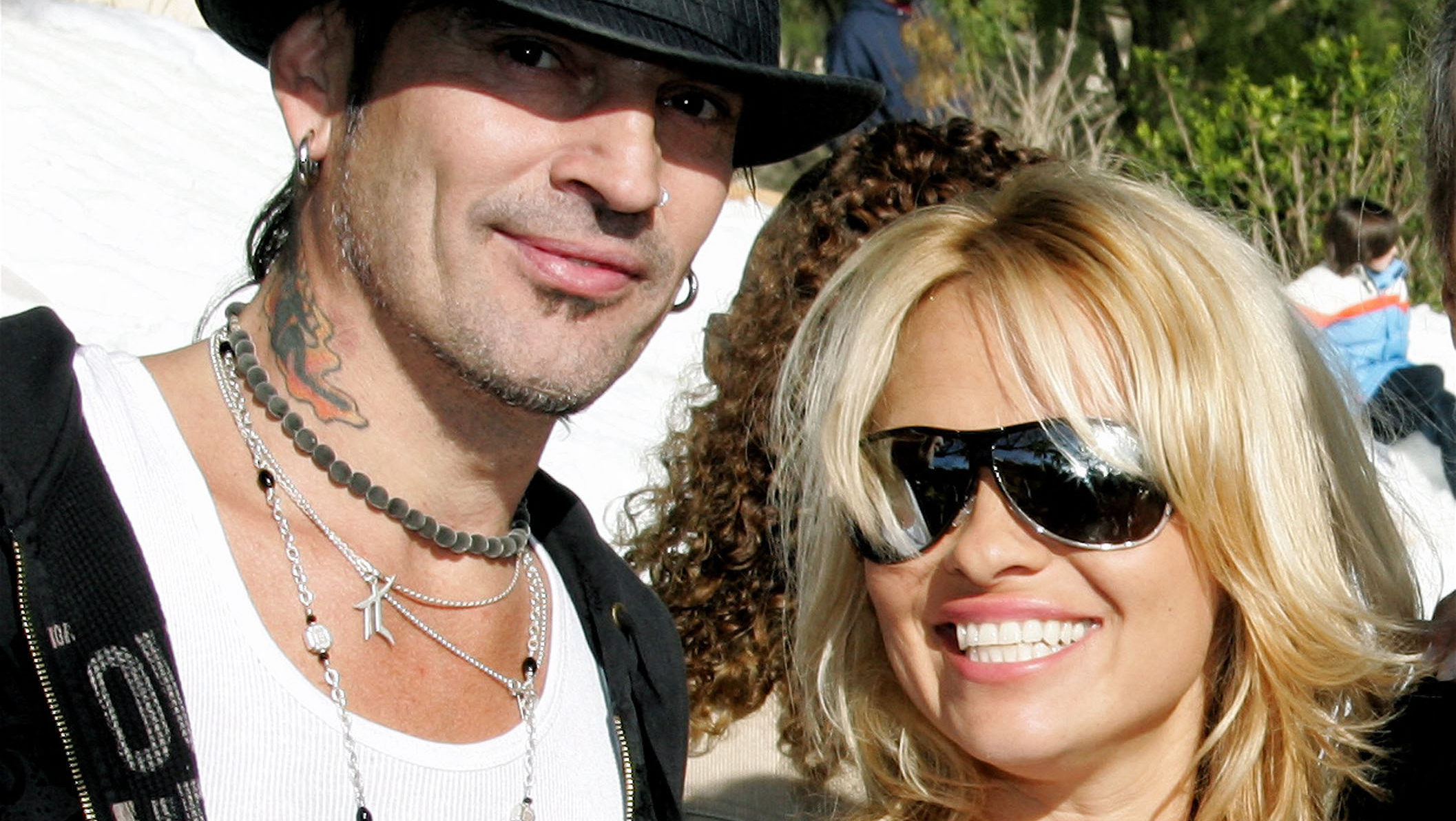 Sorozat készül Pamela Anderson és Tommy Lee kapcsolatáról, és az első fotó túl tökéletes