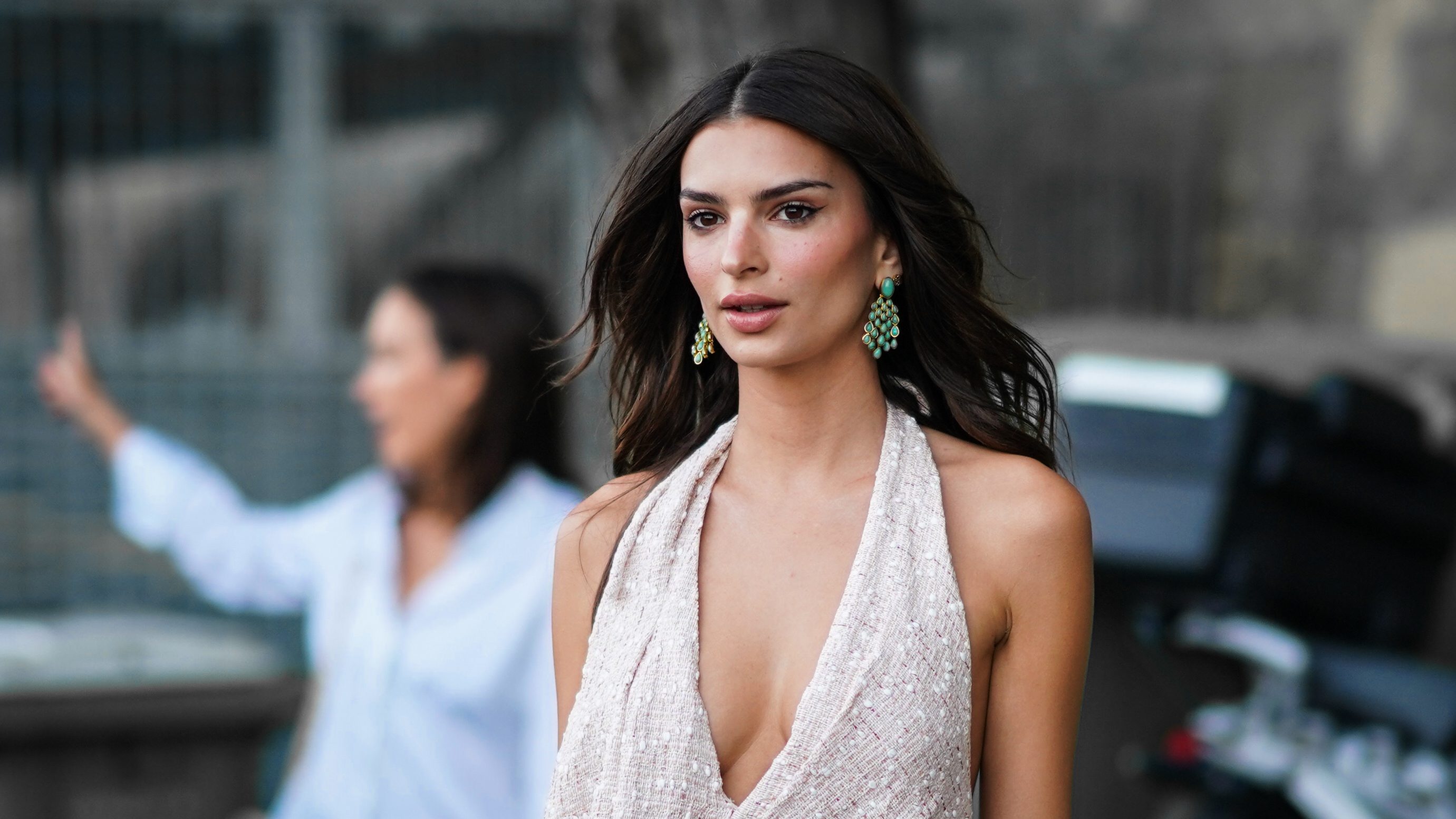 Emily Ratajkowski egyetlen képe 41 millió forintnyi összegért kelt el