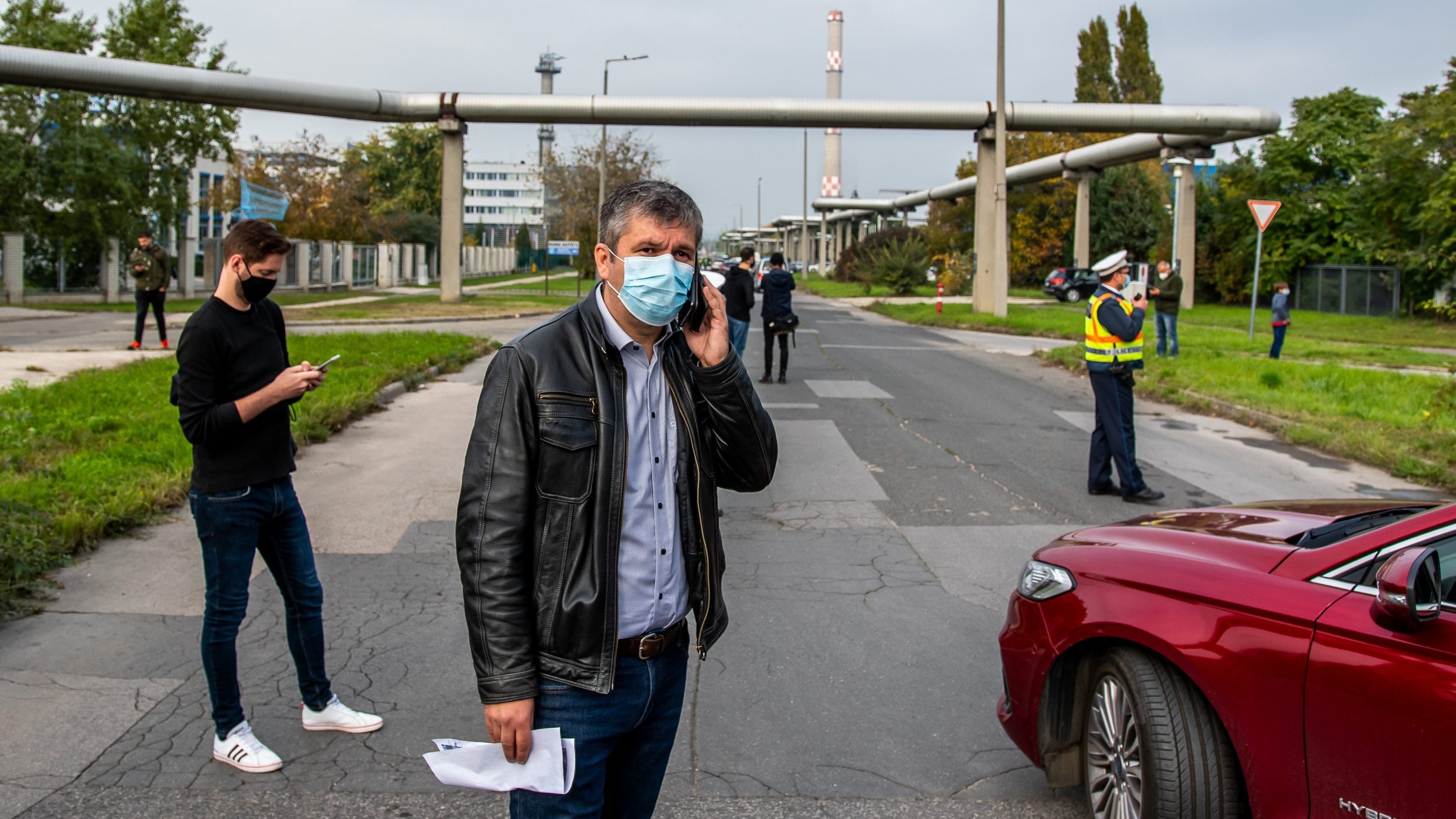 Dübörög az előválasztás: Szórólapon árulózzák Hadházy Ákost Zuglóban