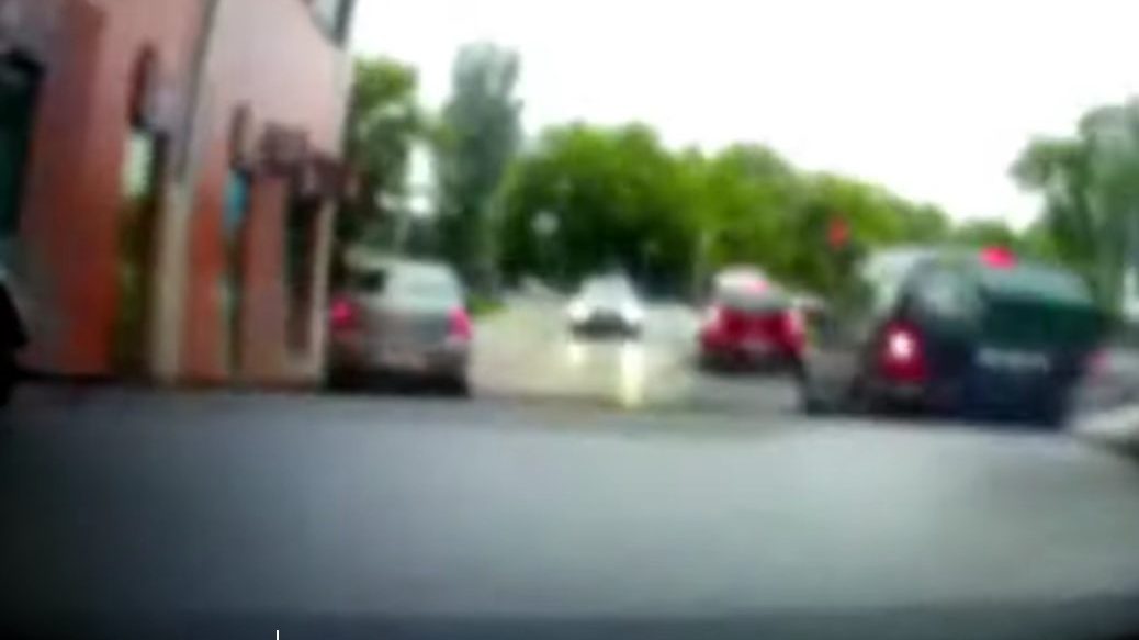 Fimbe illő autós üldözés Siófokon – videó