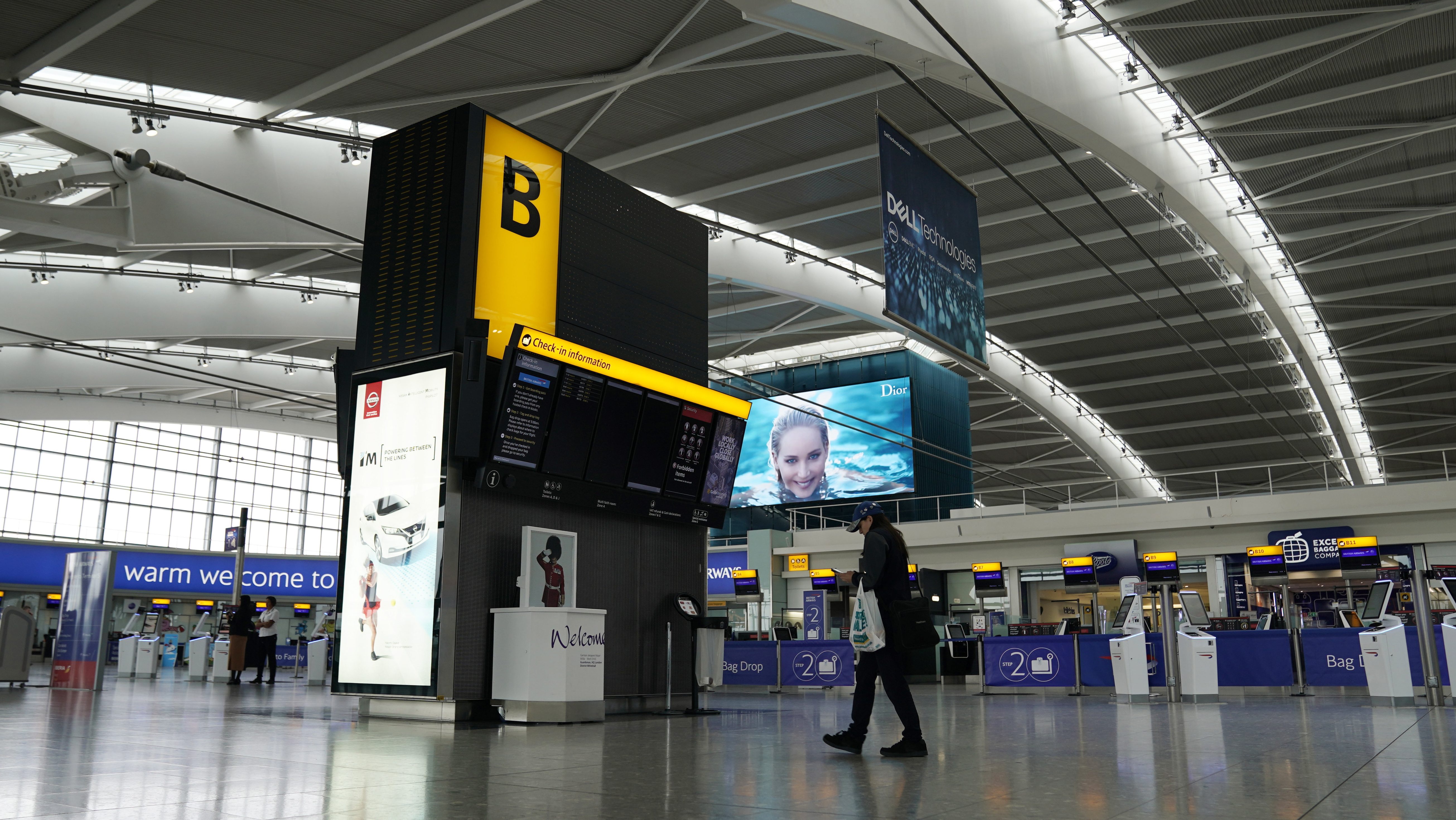 Brutálisan esett az utasforgalom a brit repülőtereken 2020-ban