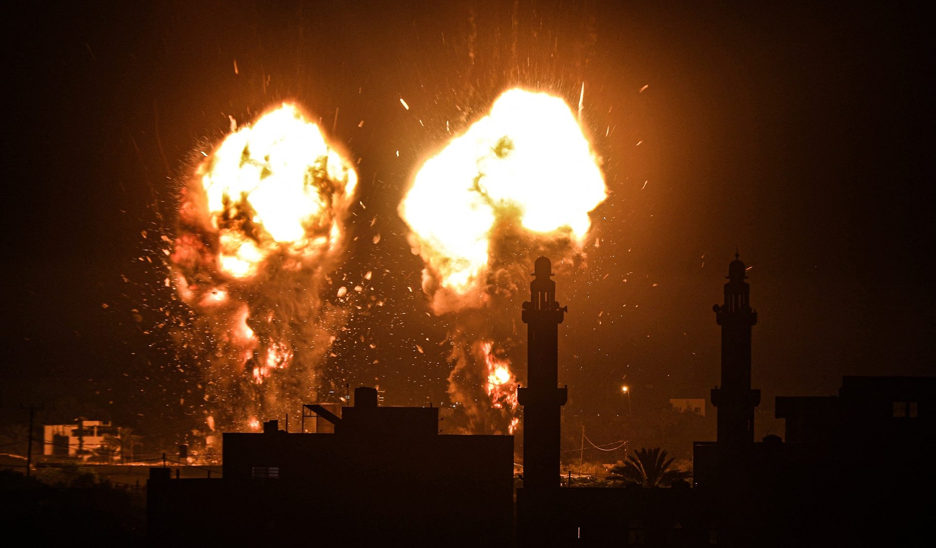 Izrael újabb légicsapásokkal válaszolt a Gázai övezetből indított gyújtóléggömbökre
