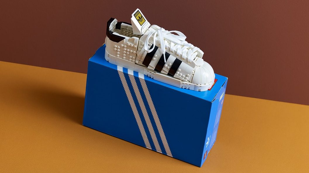 És a LEGO-ból készült adidas Superstar cipőt láttad már?