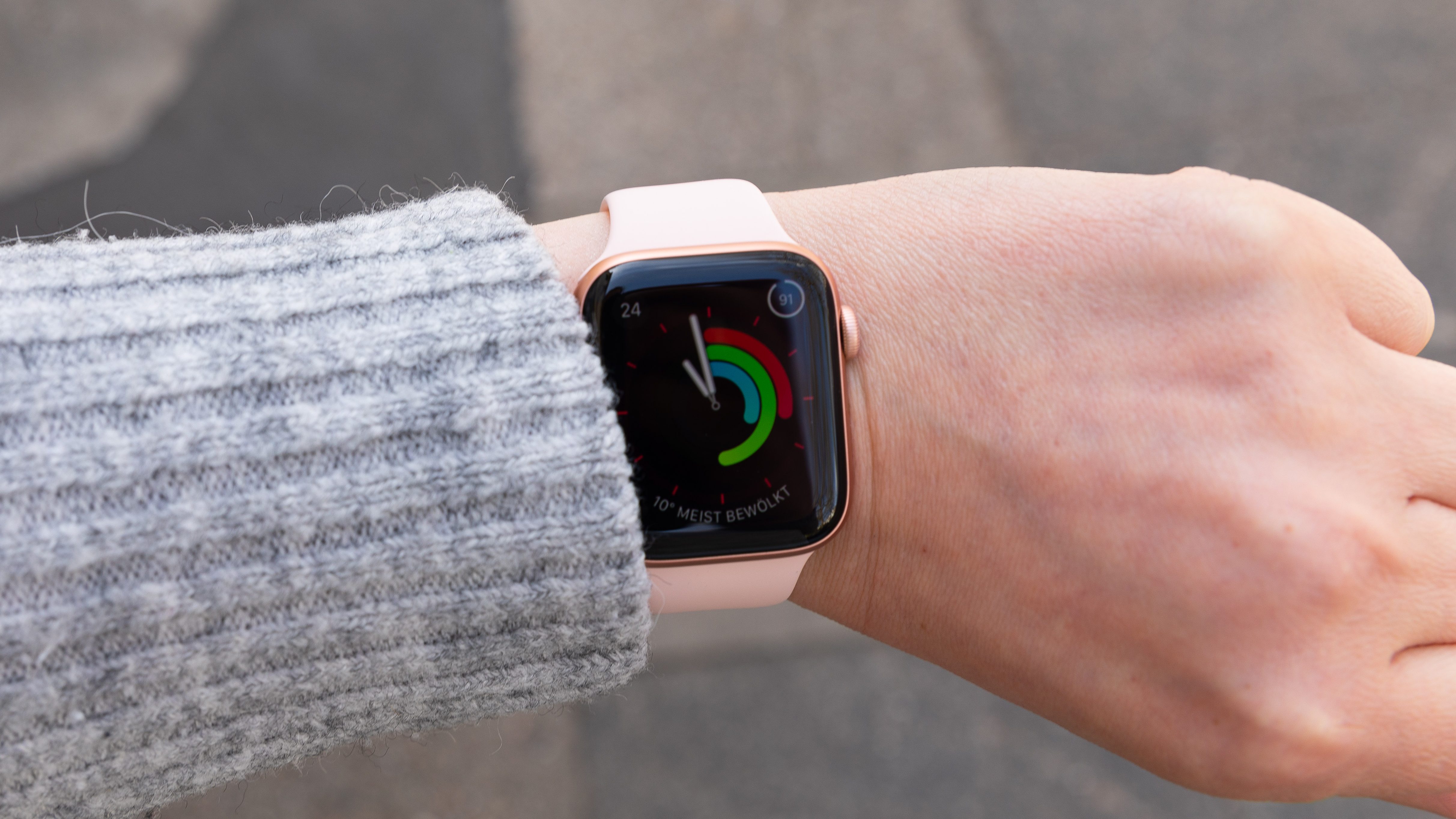 Gyorsabb, vékonyabb Apple Watch jöhet idén