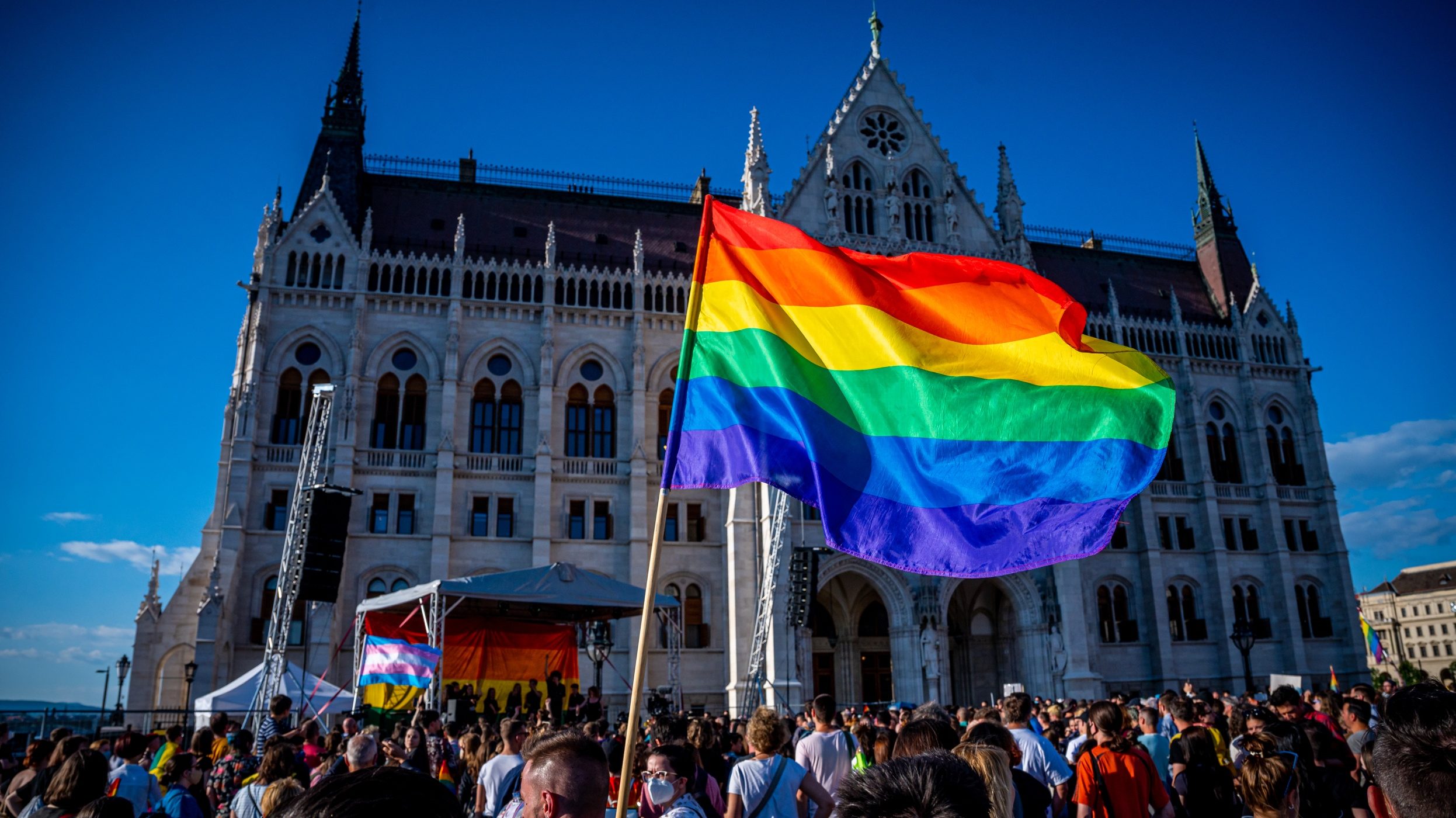 Bejelentés alapján, utólag vizsgálják meg a műsorokat, hogy megfelelnek-e a homofób pedofiltörvénynek