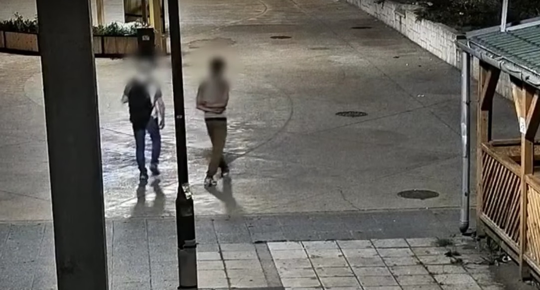 Videón, ahogy kifosztanak egy férfit az Örs vezér téren 