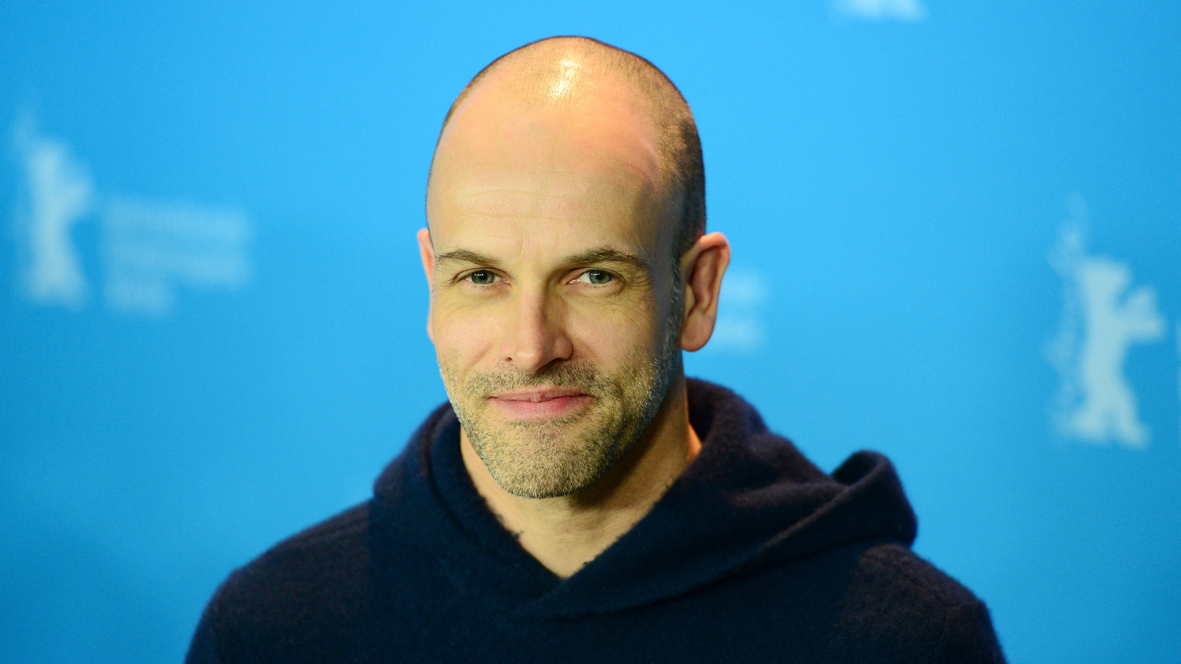 Jonny Lee Miller fogja alakítani John Majort A Korona új évadában