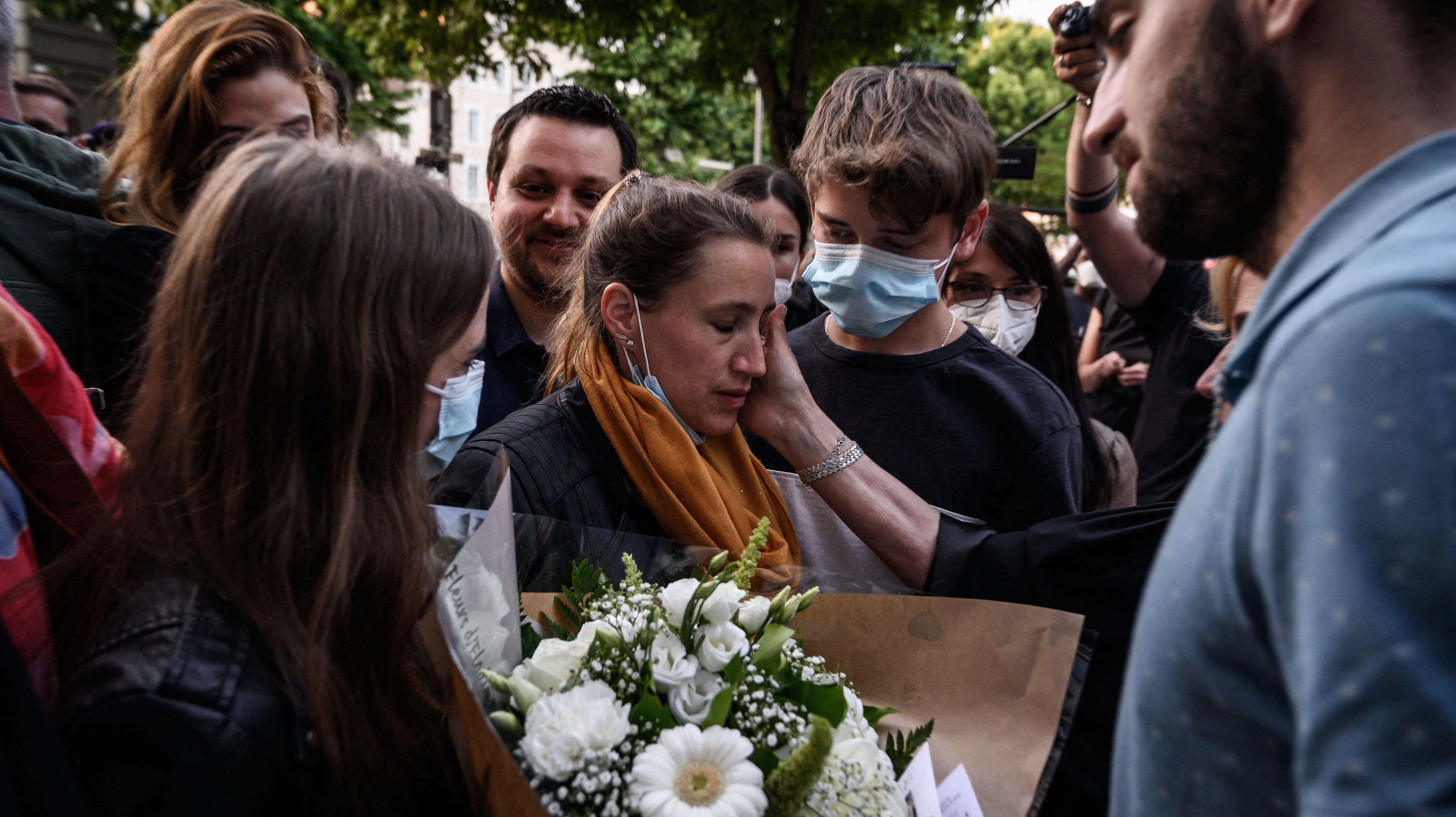 Bűnösnek találták a francia nőt, aki agyonlőtte az őt évtizedeken át erőszakoló mostohaapját