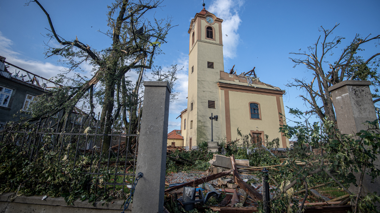 Hazánkban is lecsaphatnak pusztító tornádók