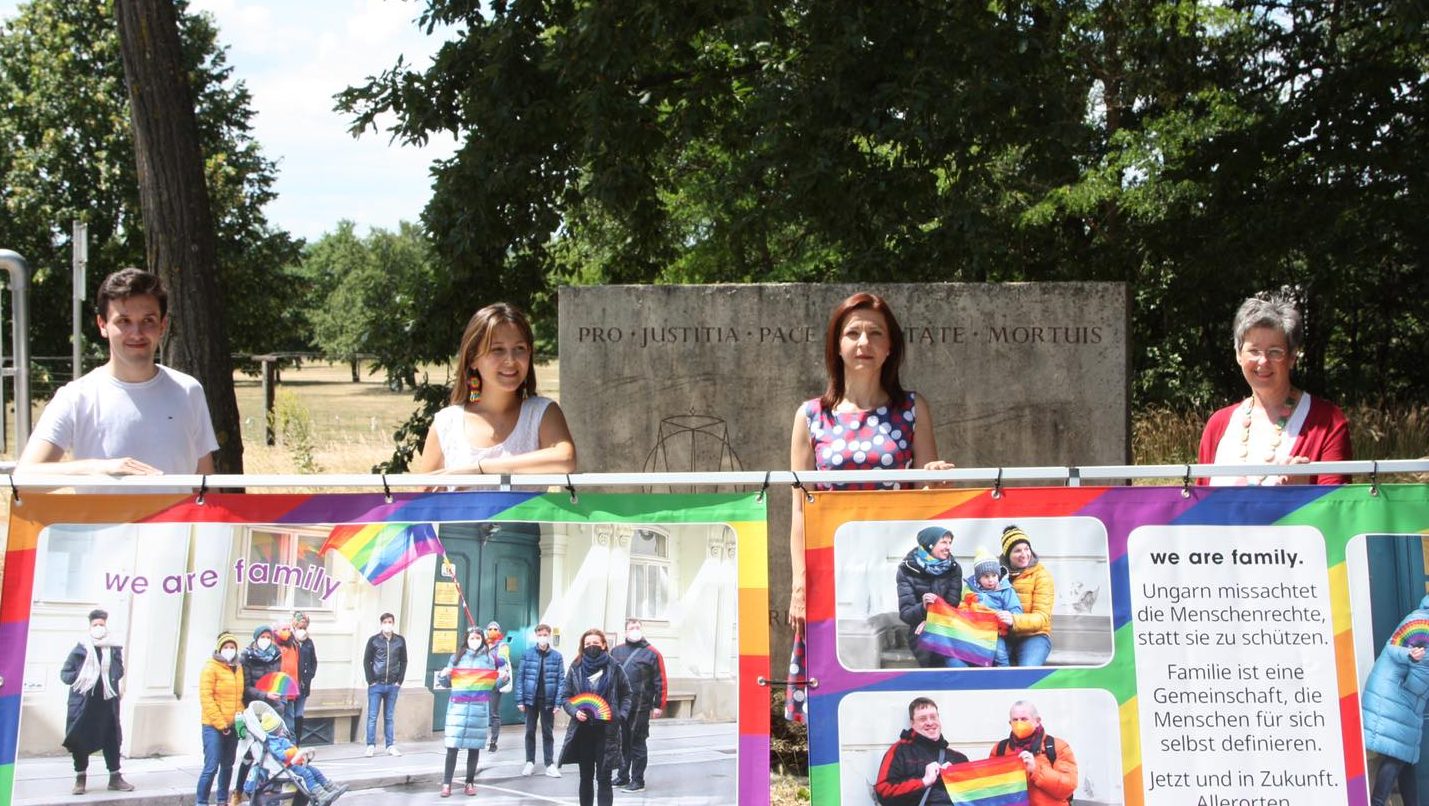 A Páneurópai Piknik helyszínén tiltakozott a magyar homofób törvény ellen az Osztrák Zöld Párt