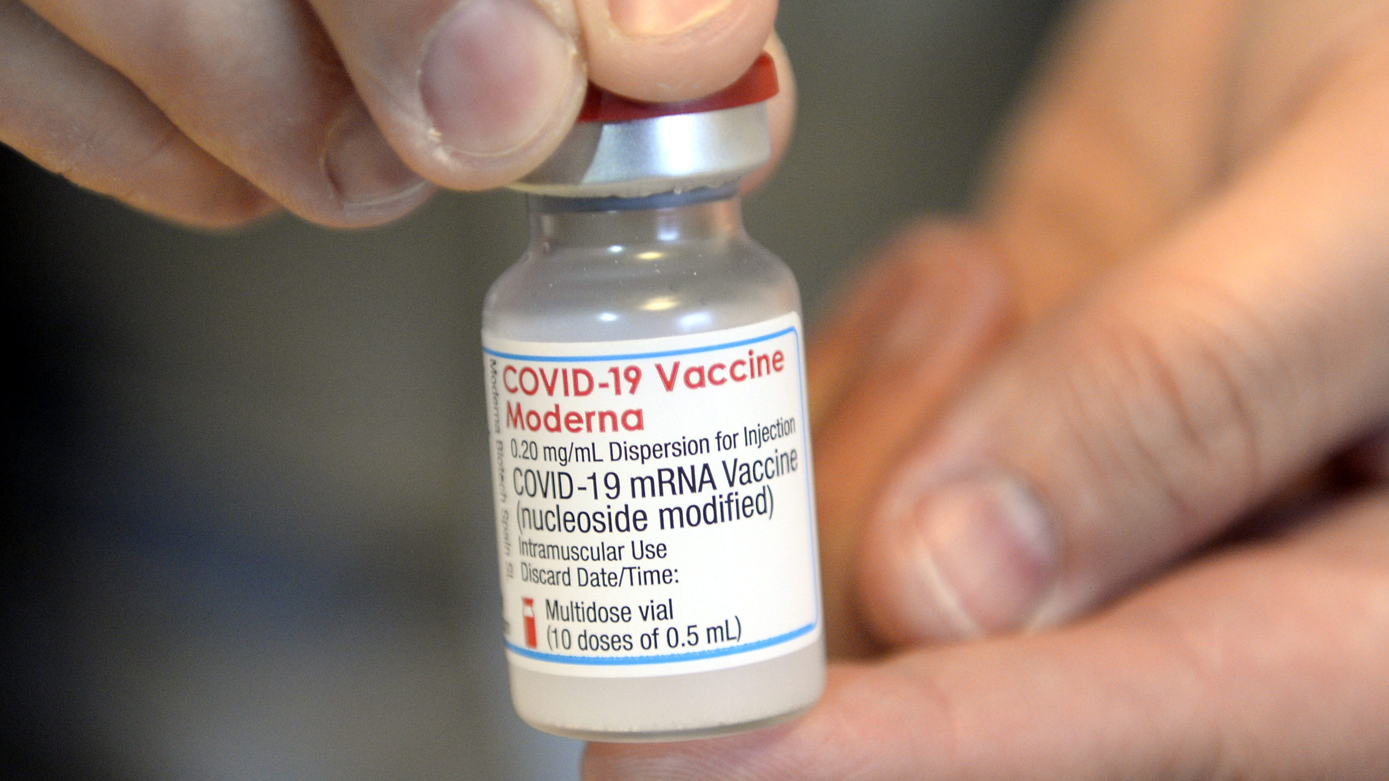 Egyelőre biztos nem lehet gyógyszertárban venni Moderna-vakcinát
