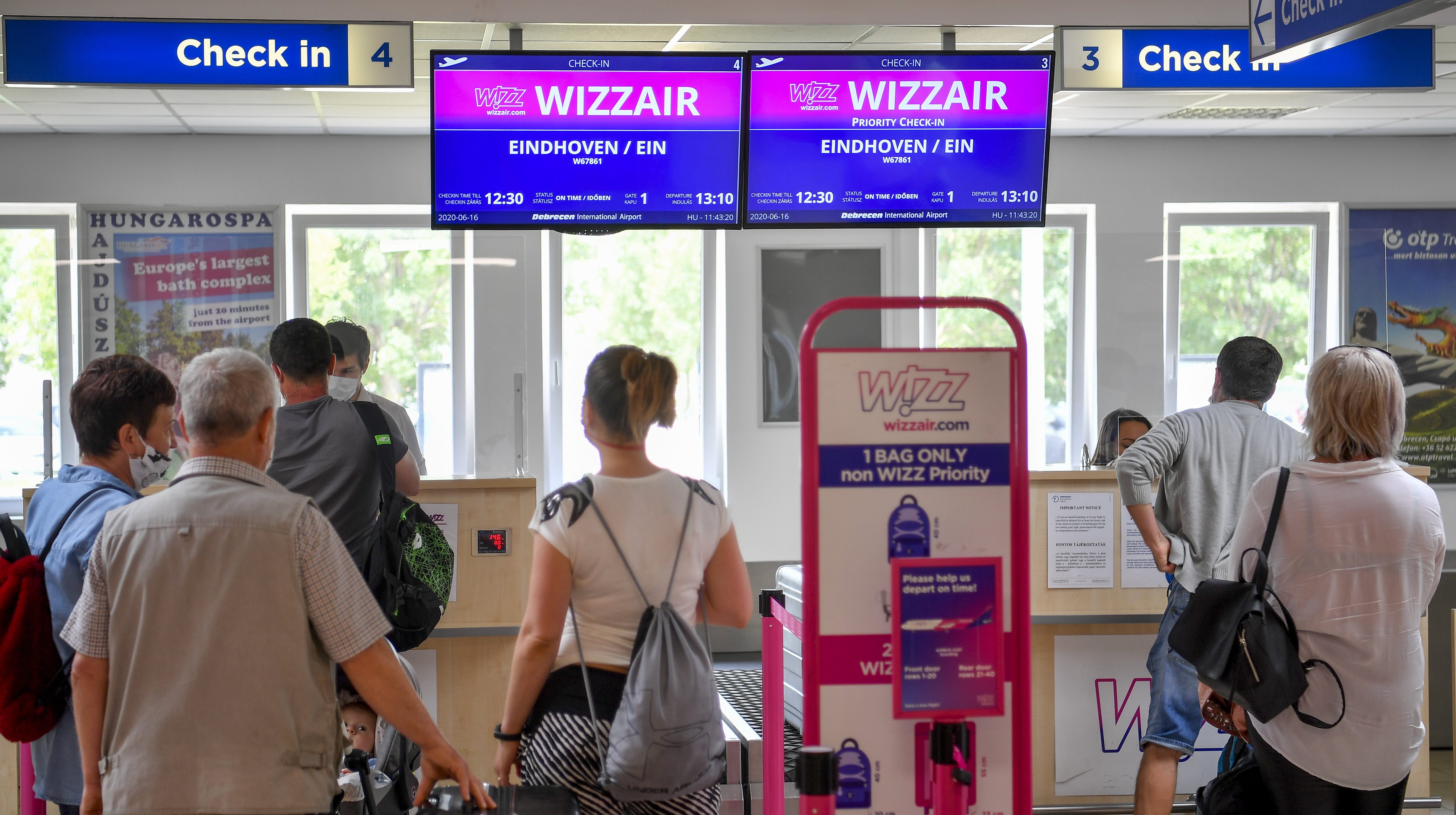 Figyelmeztet a Wizz Air: tovább tarthat az utasfelvétel a repülőtéren