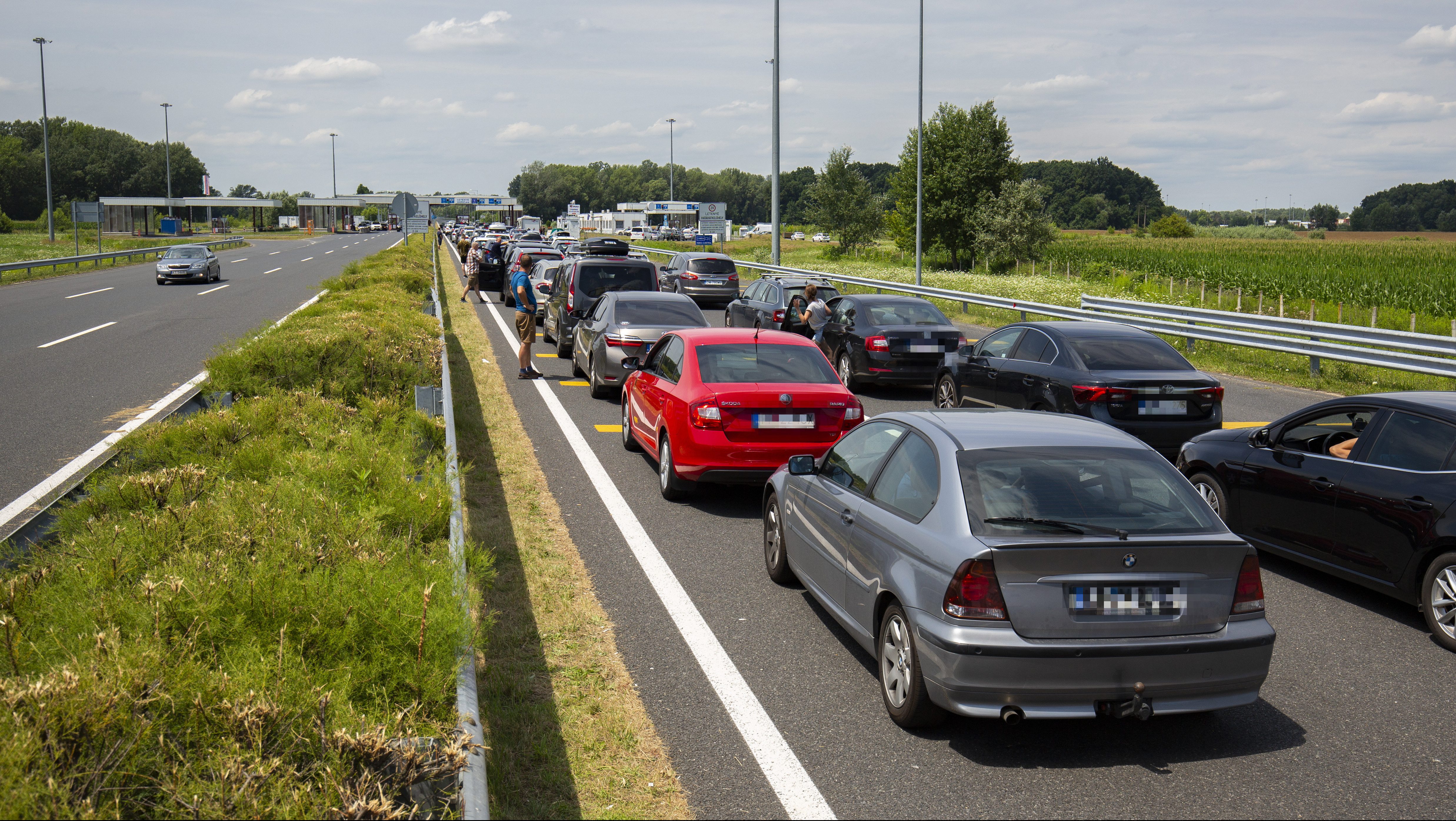 Tüntetnek a szlovák határátkelőknél