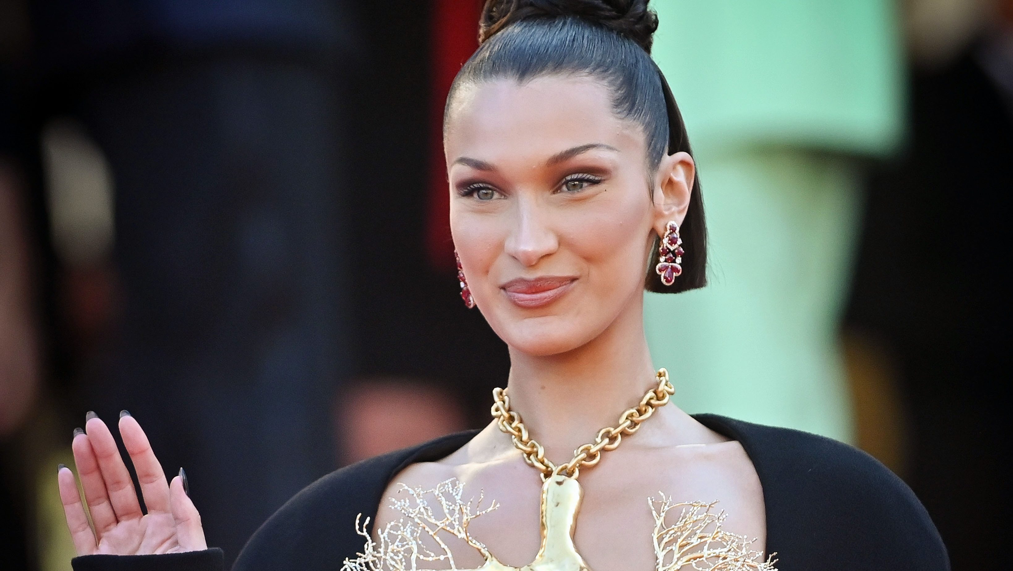 Bella Hadid melleire már nem jutott ruha Cannes vörös szőnyegén