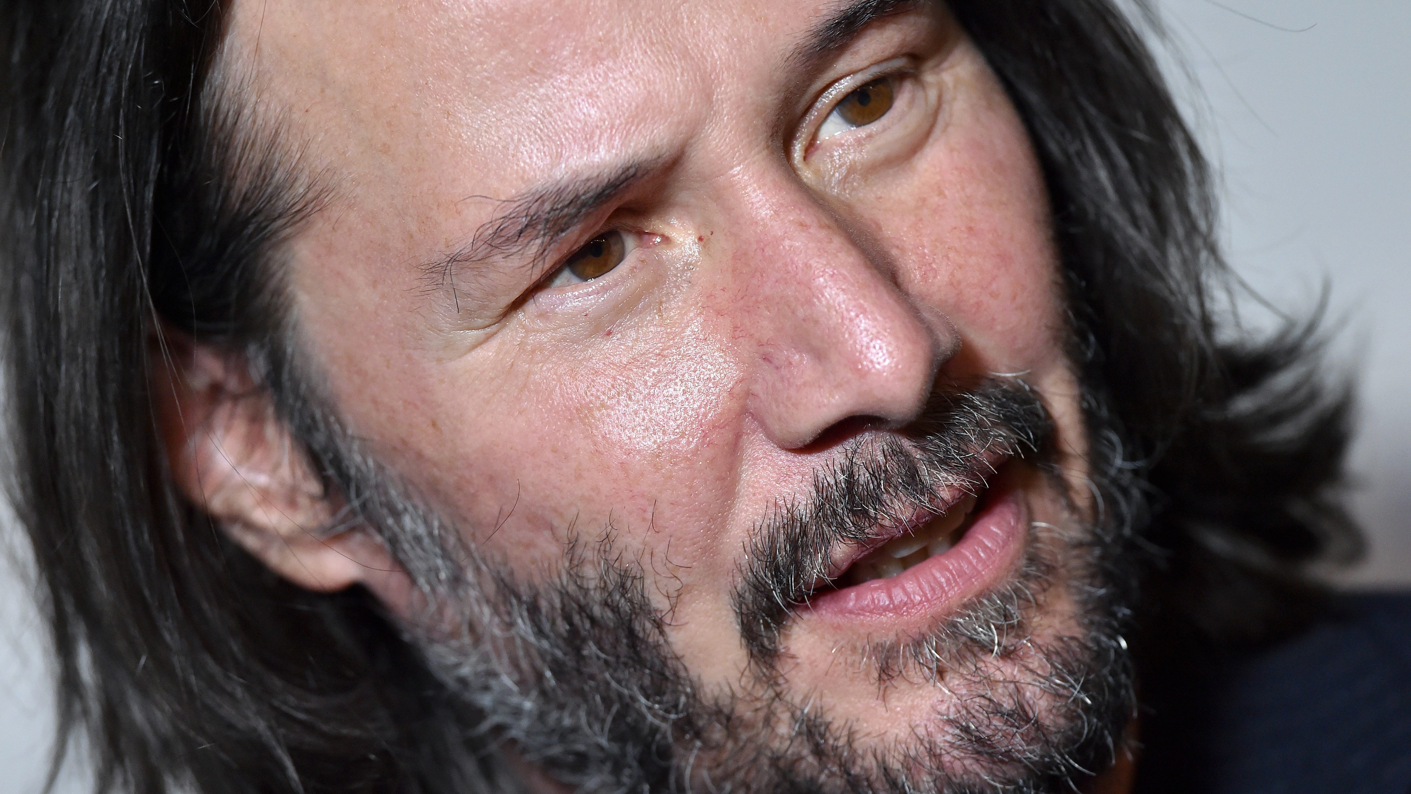 Ha csak egy képet néz ma meg, az a pillangós hajcsatos Keanu Reeves legyen