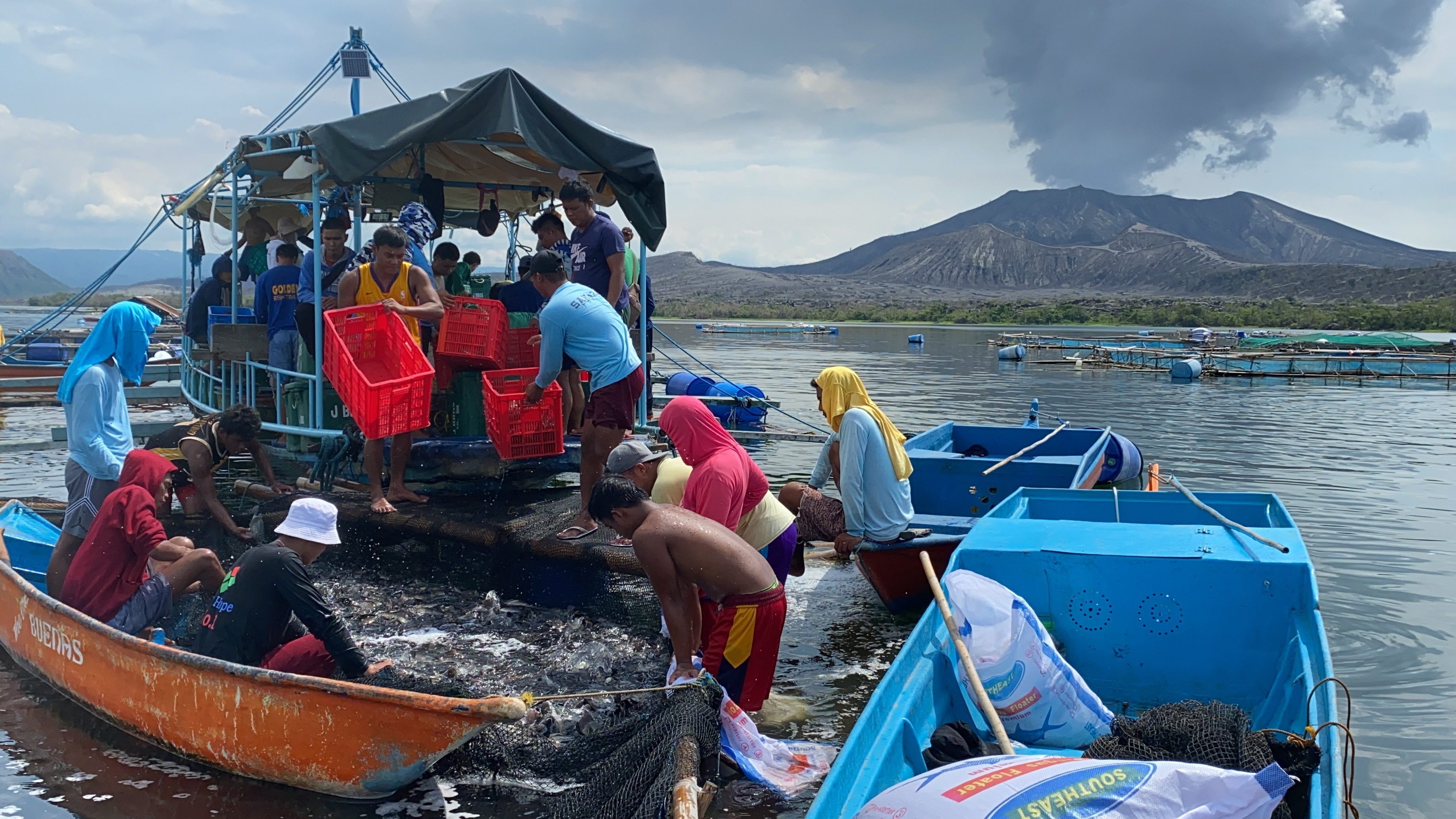 A Fülöp-szigeteken több mint 15 ezren hagyták el eddig otthonaikat az ébredő vulkán miatt