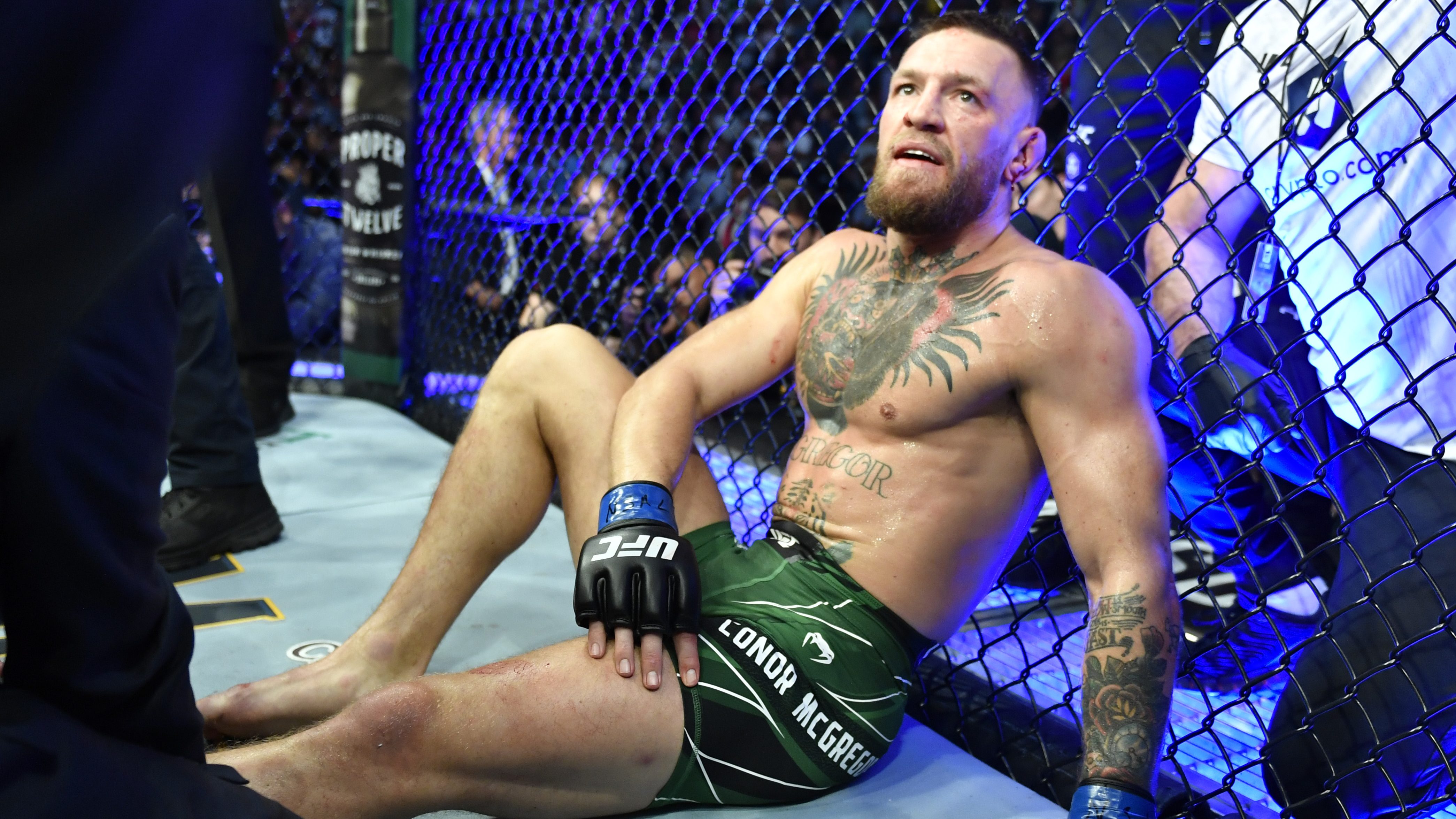 Conor McGregor már repedt csonttal állt ki a lábtörést okozó meccsére