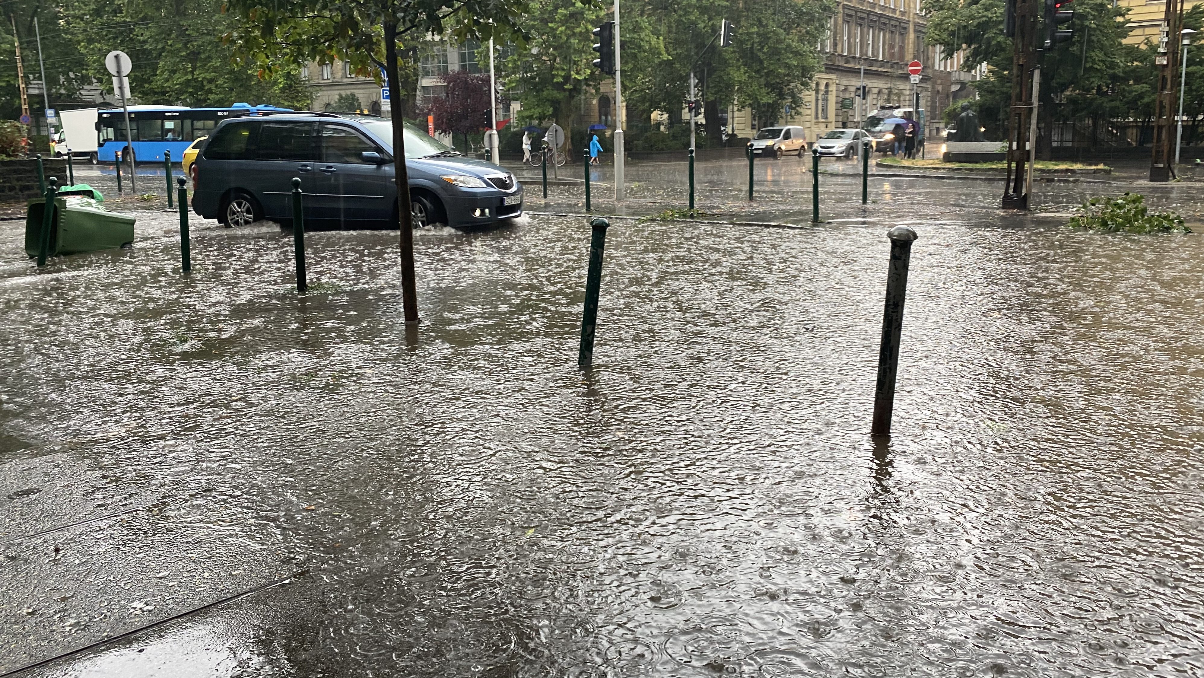 Vízözön: Érden 100 milliméter eső esett, Budapest déli területei szinte szárazak maradtak