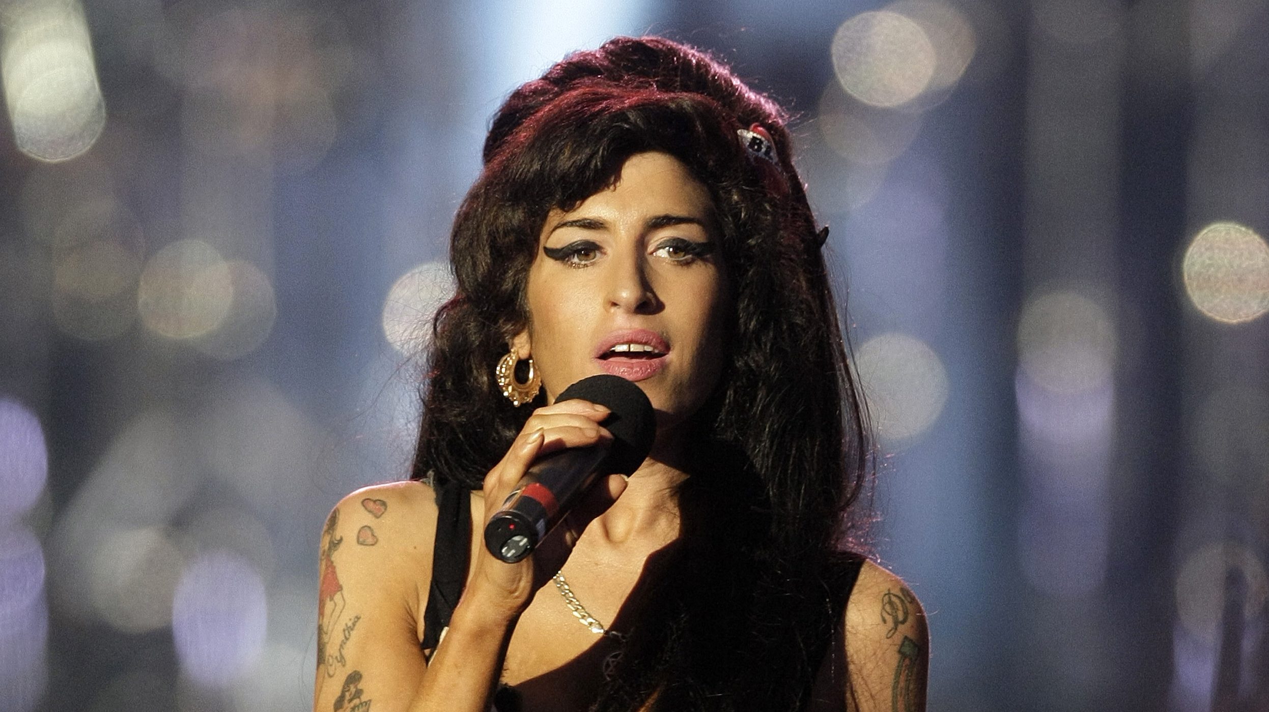 Amy Winehouse édesanyja fél, hogy a szklerózis multiplex miatt elveszíti emlékeit lányáról