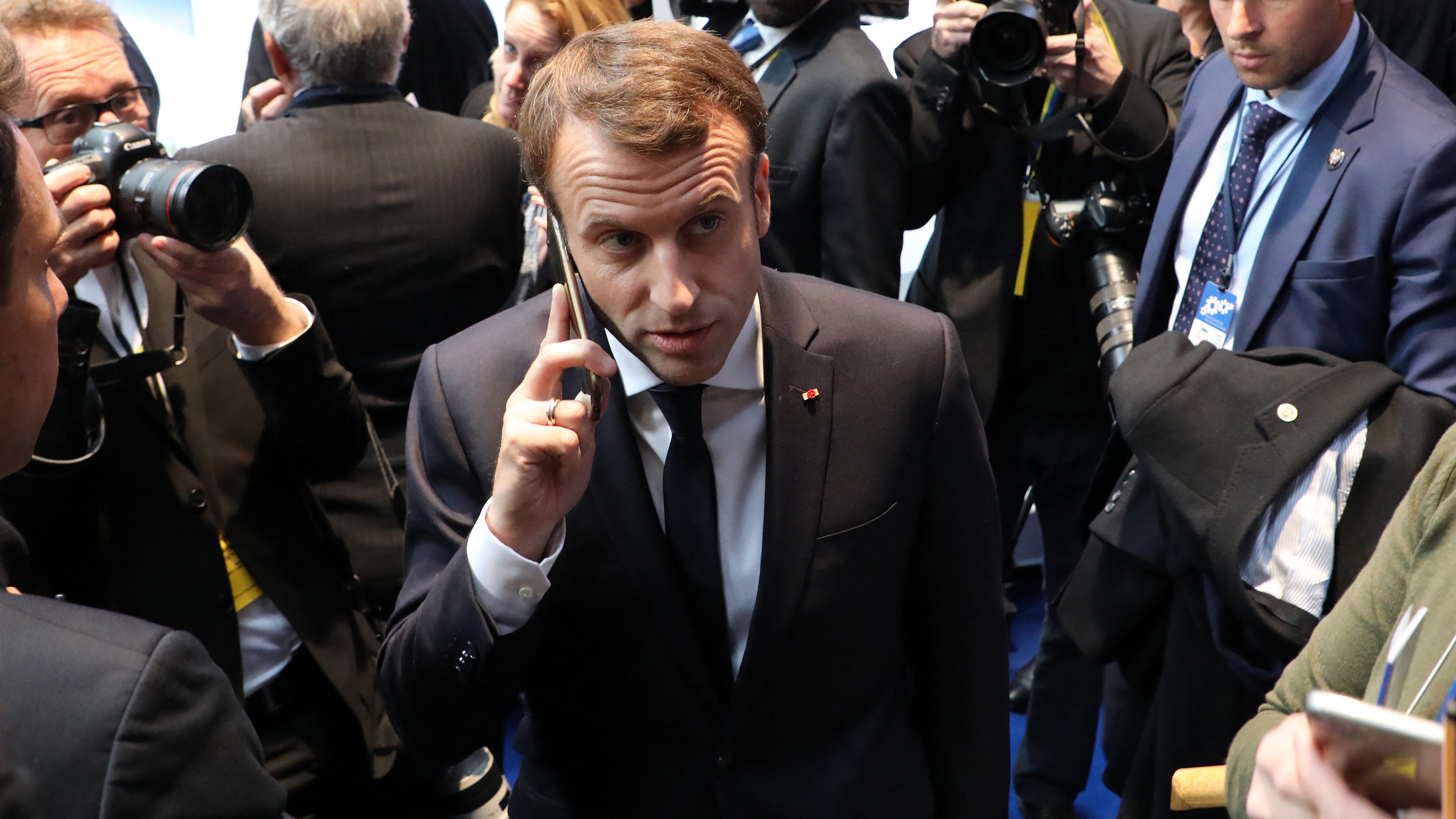 Emmanuel Macron lecserélte a telefonját a Pegasus-ügy miatt