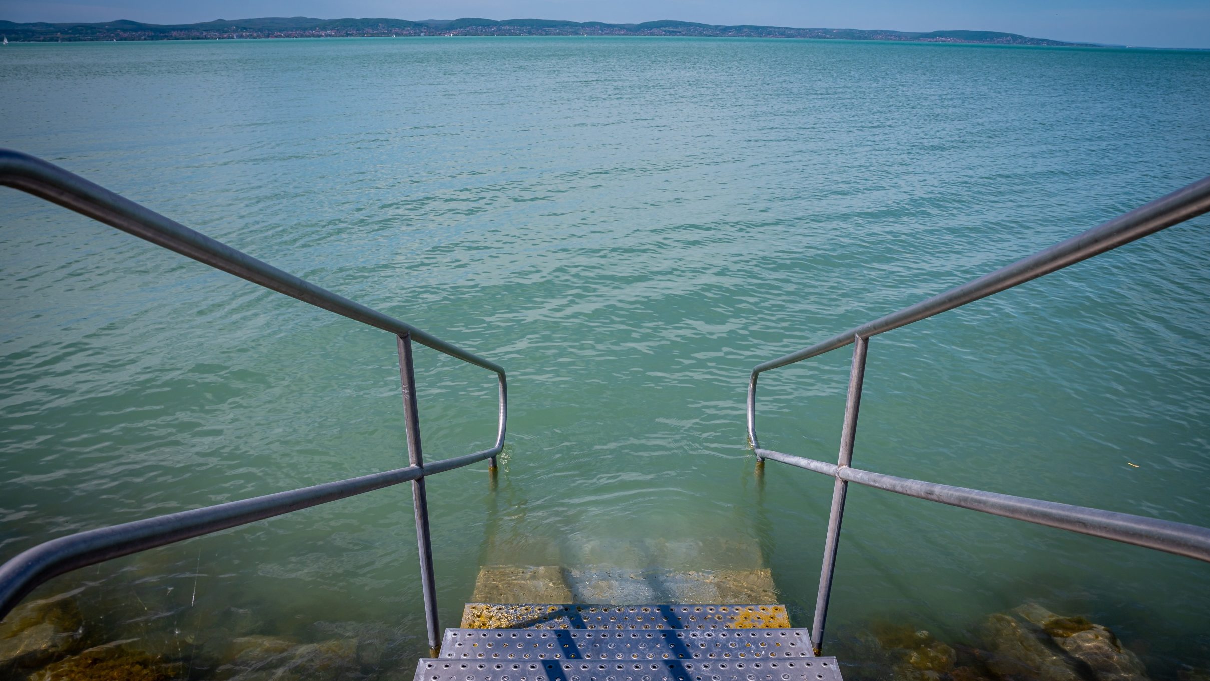 Egy rendőr találta meg a Balatonban eltűnt kislányt