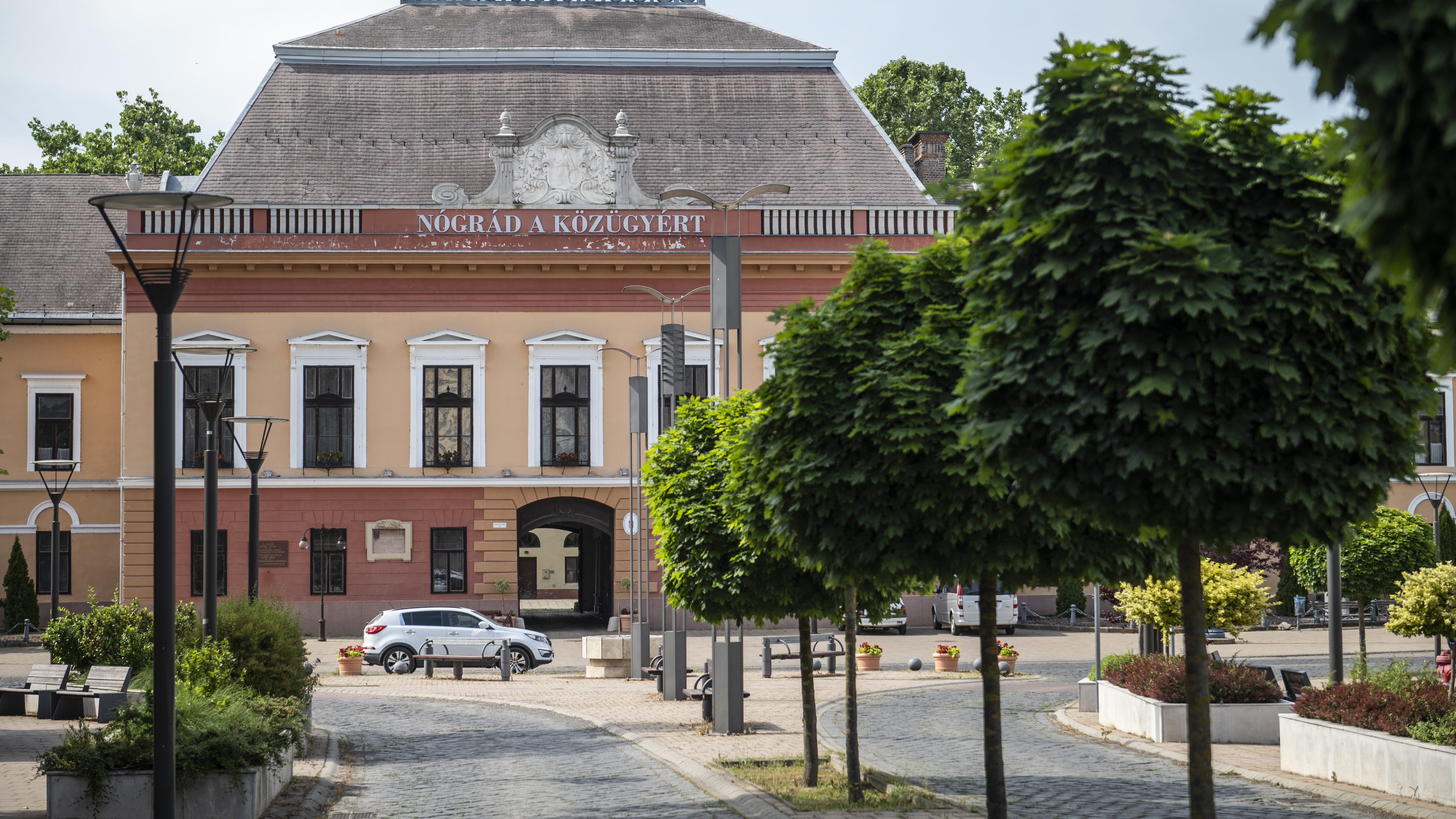 Börtön várhat a tanárokat, családsegítőt fenyegető nógrádi testvérpárra