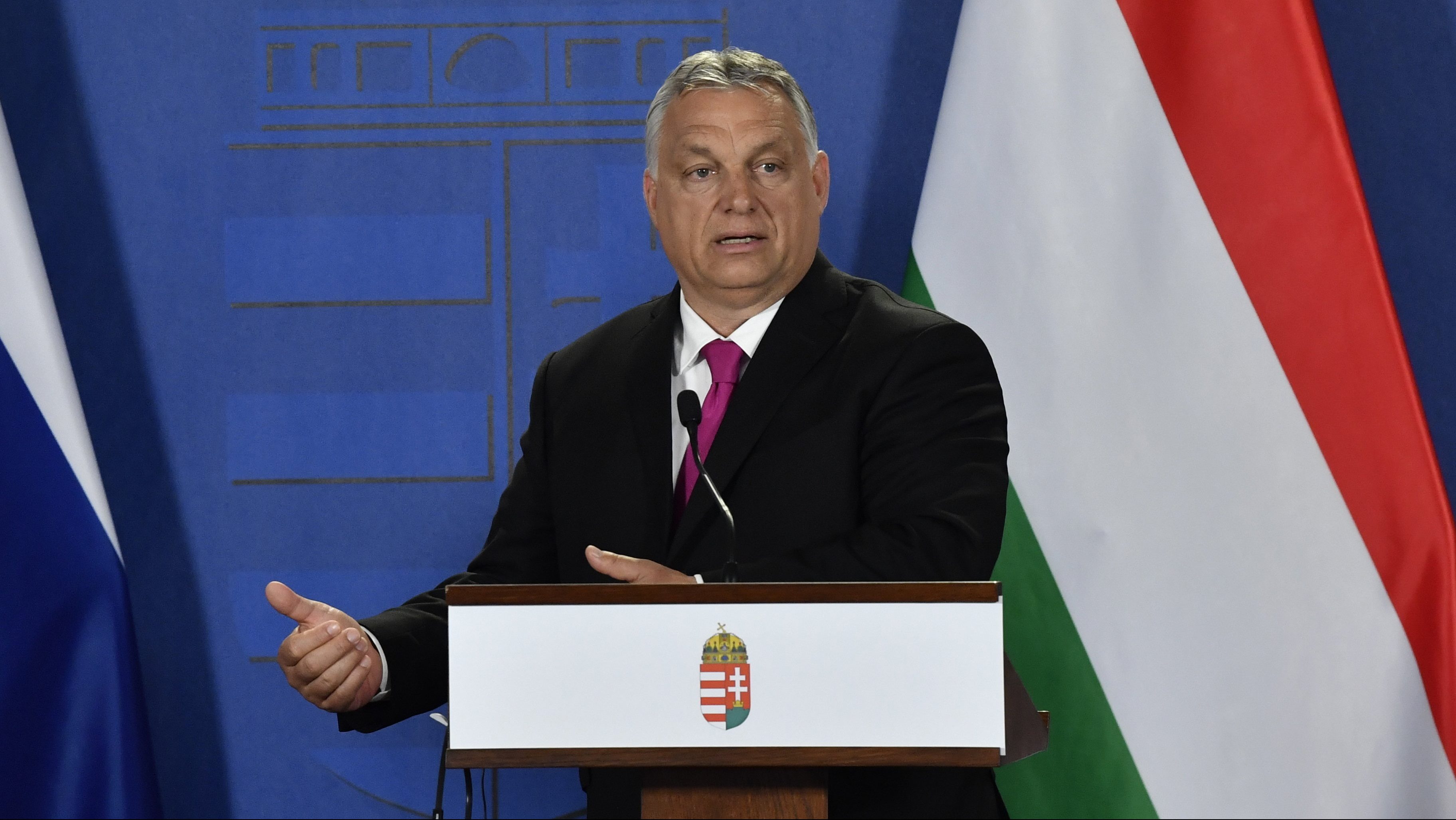 Orbán Viktor lecserélte a jobbkezét