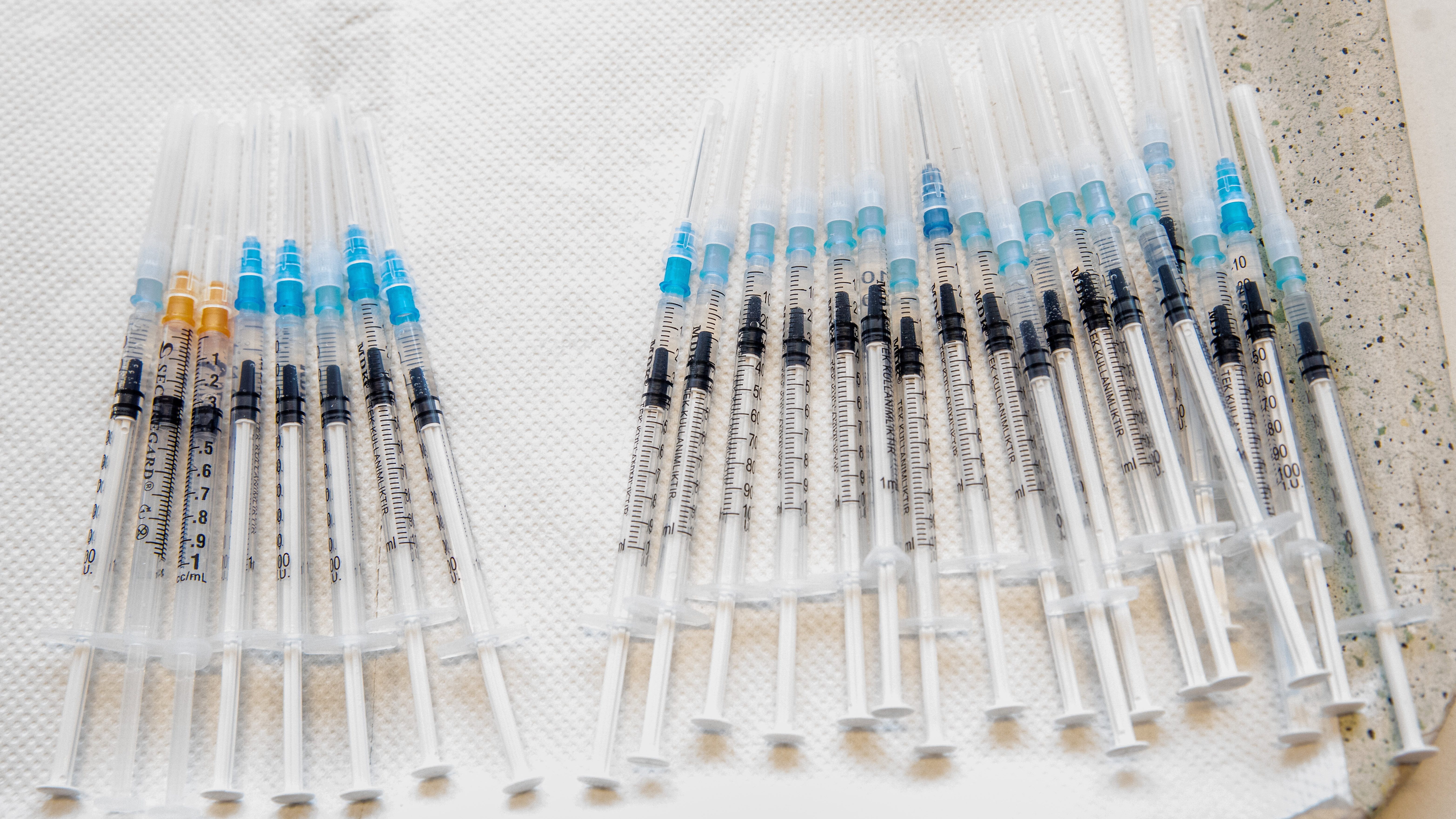 Főként kínai vakcinával oltottak jelentkeztek eddig harmadik oltásra, többségük Pfizert kért
