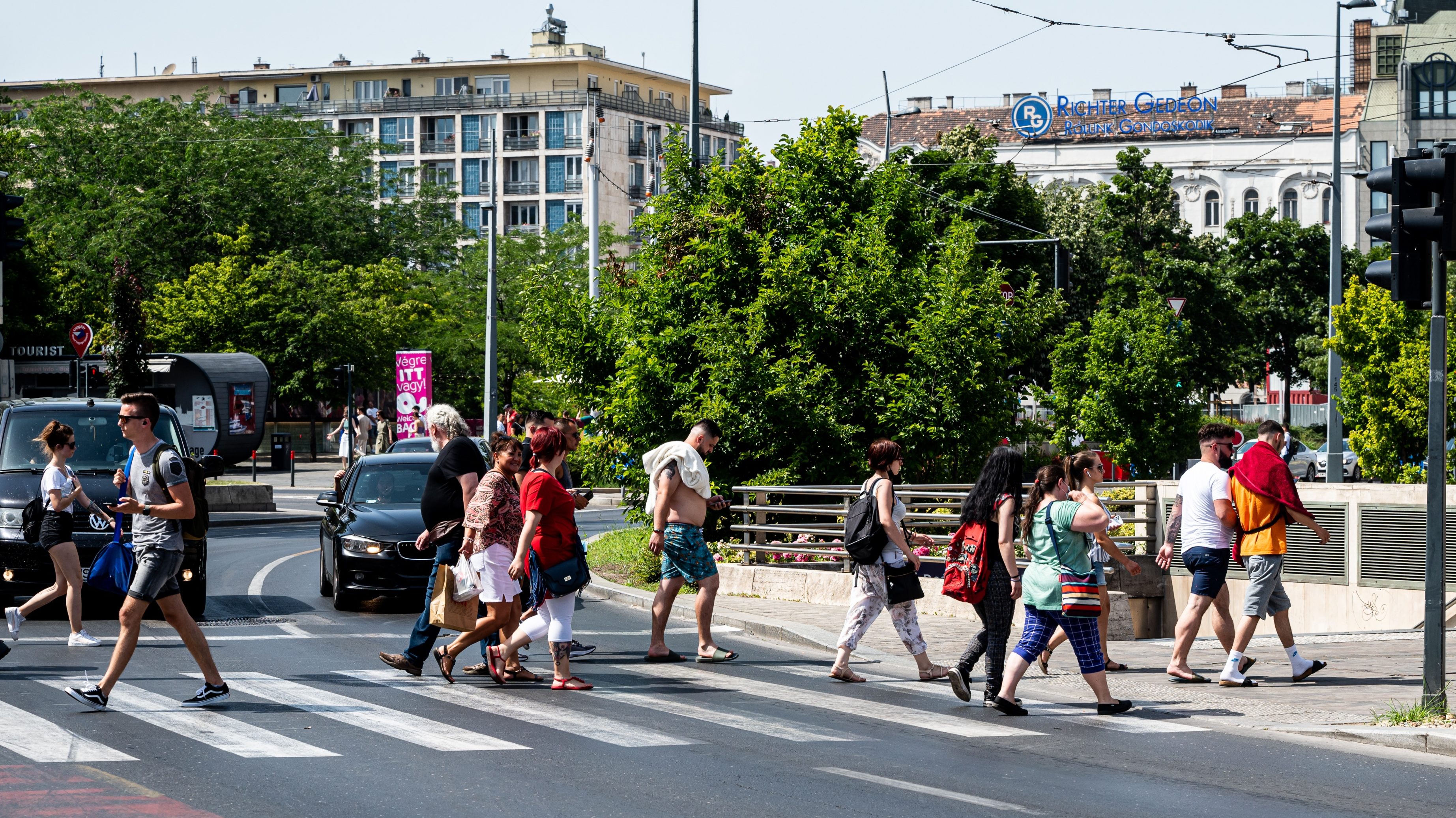 Az ország déli részén napsütésre, északon borúra kell ma számítani