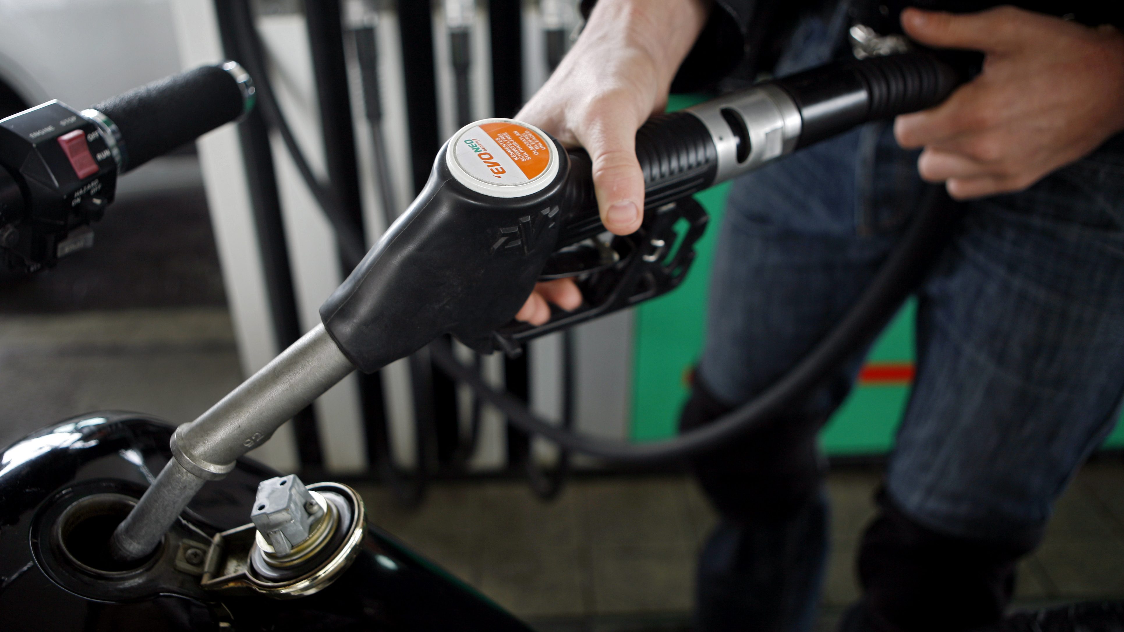 Szerdától ismét érezhetően csökken az üzemanyagok ára
