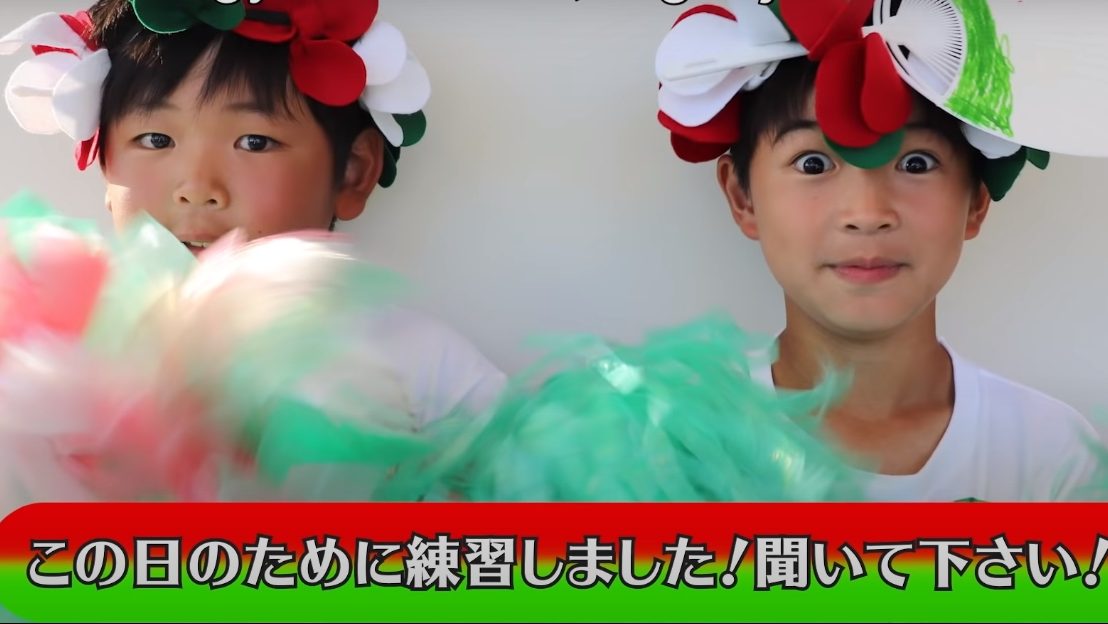 Így éneklik a japán gyerekek a magyar szurkolóknak, hogy az éjjel soha nem érhet véget